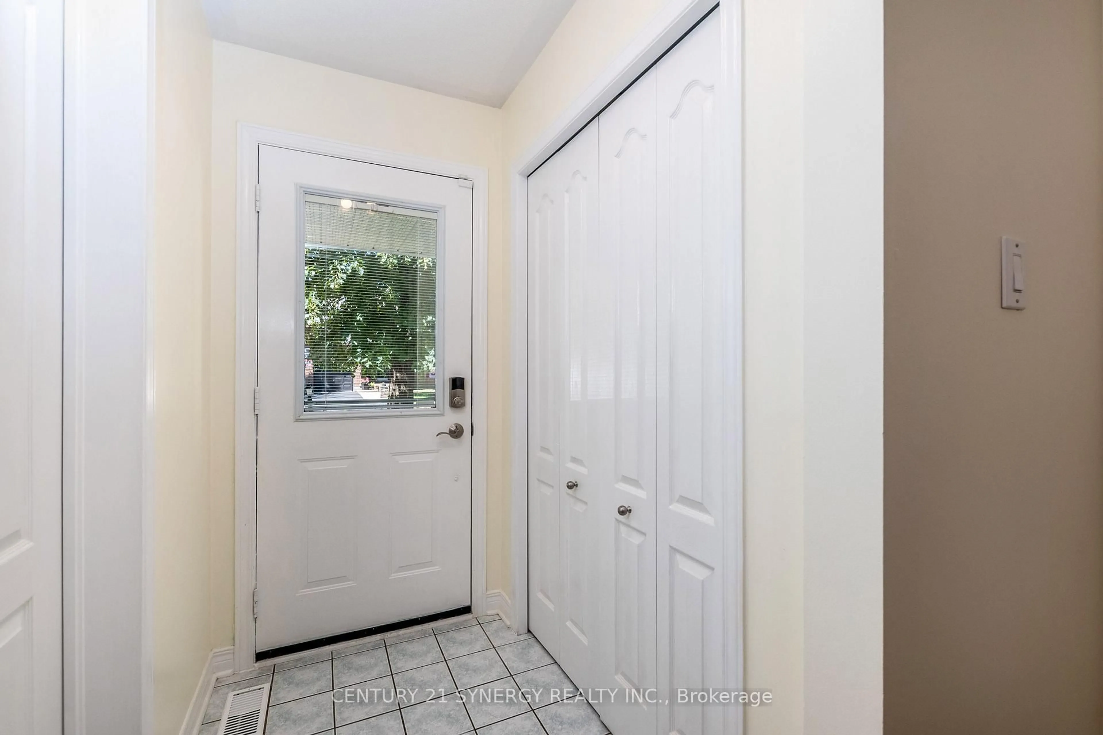 Indoor entryway for 249 Markland Cres, Ottawa Ontario K2G 6A7