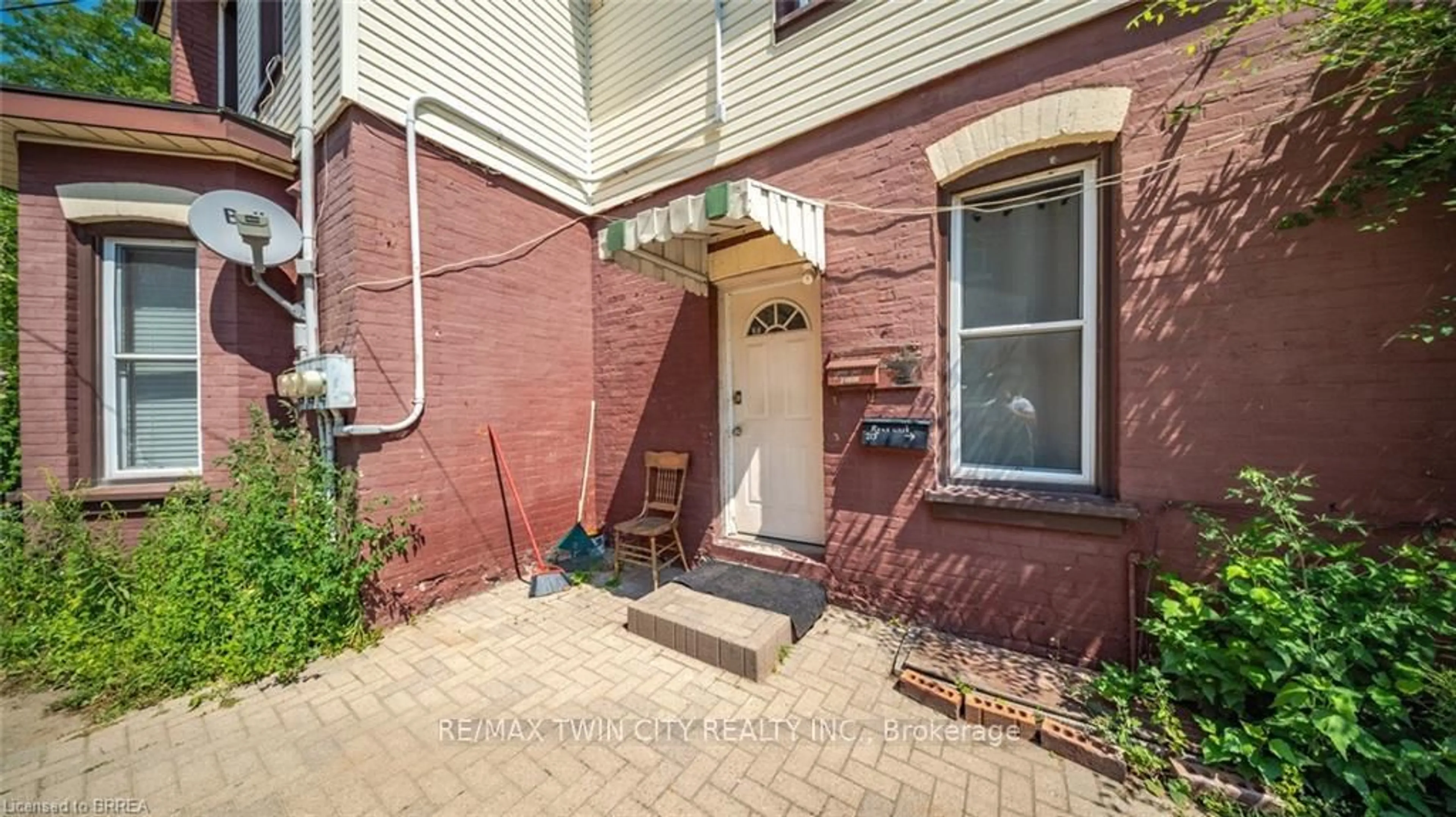 Unknown for 215 NELSON St, Brantford Ontario N3S 4C5