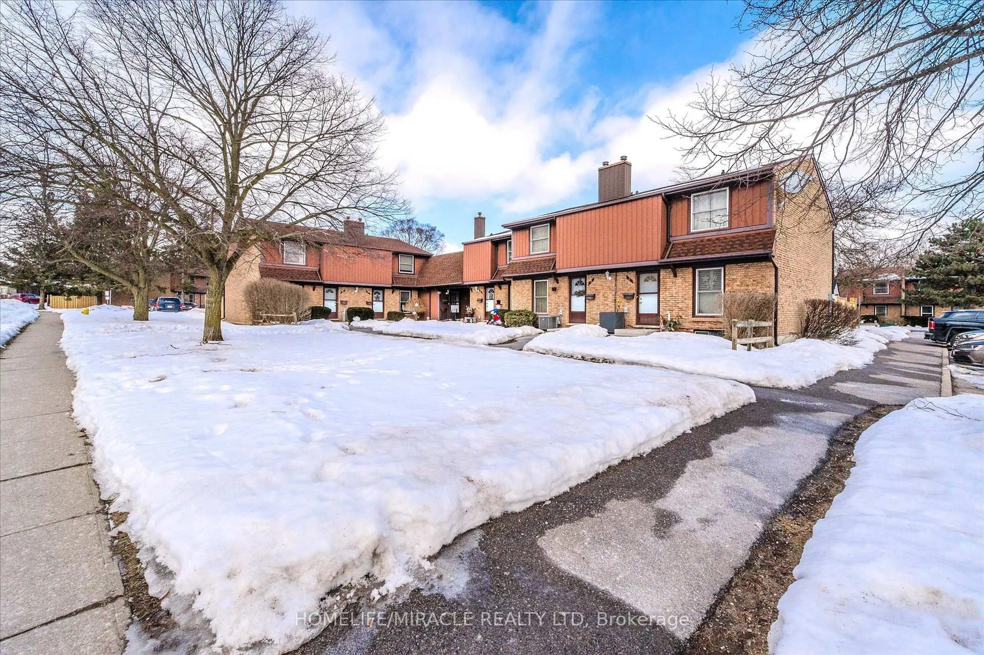 A pic from outside/outdoor area/front of a property/back of a property/a pic from drone, unknown for 235 Ferguson Ave #4, Cambridge Ontario N1R 6G1