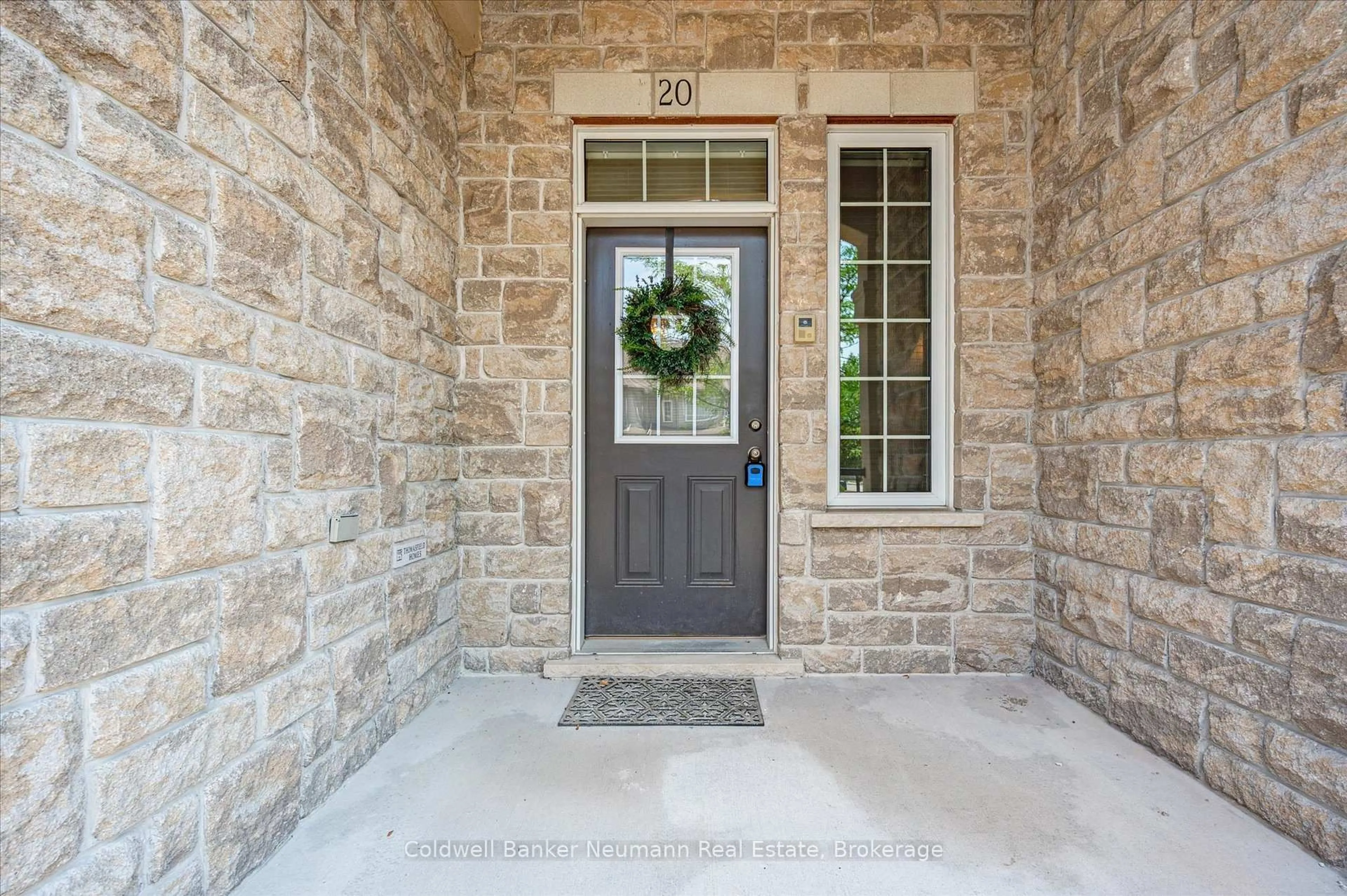Indoor entryway for 255 Summerfield Dr #20, Guelph Ontario N1L 0E1