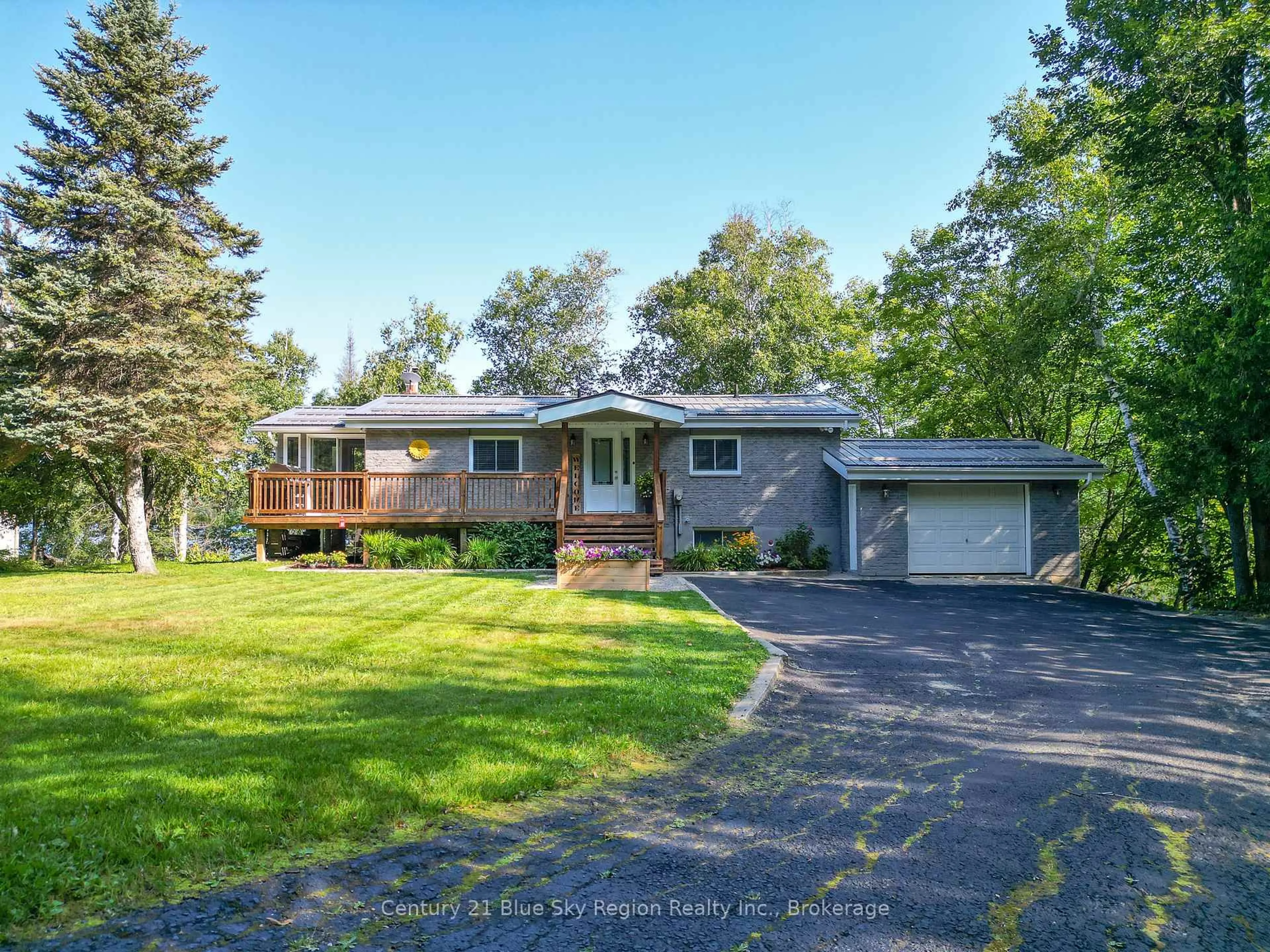 A pic from outside/outdoor area/front of a property/back of a property/a pic from drone, street for 1370 Peninsula Rd, North Bay Ontario P1B 8G4