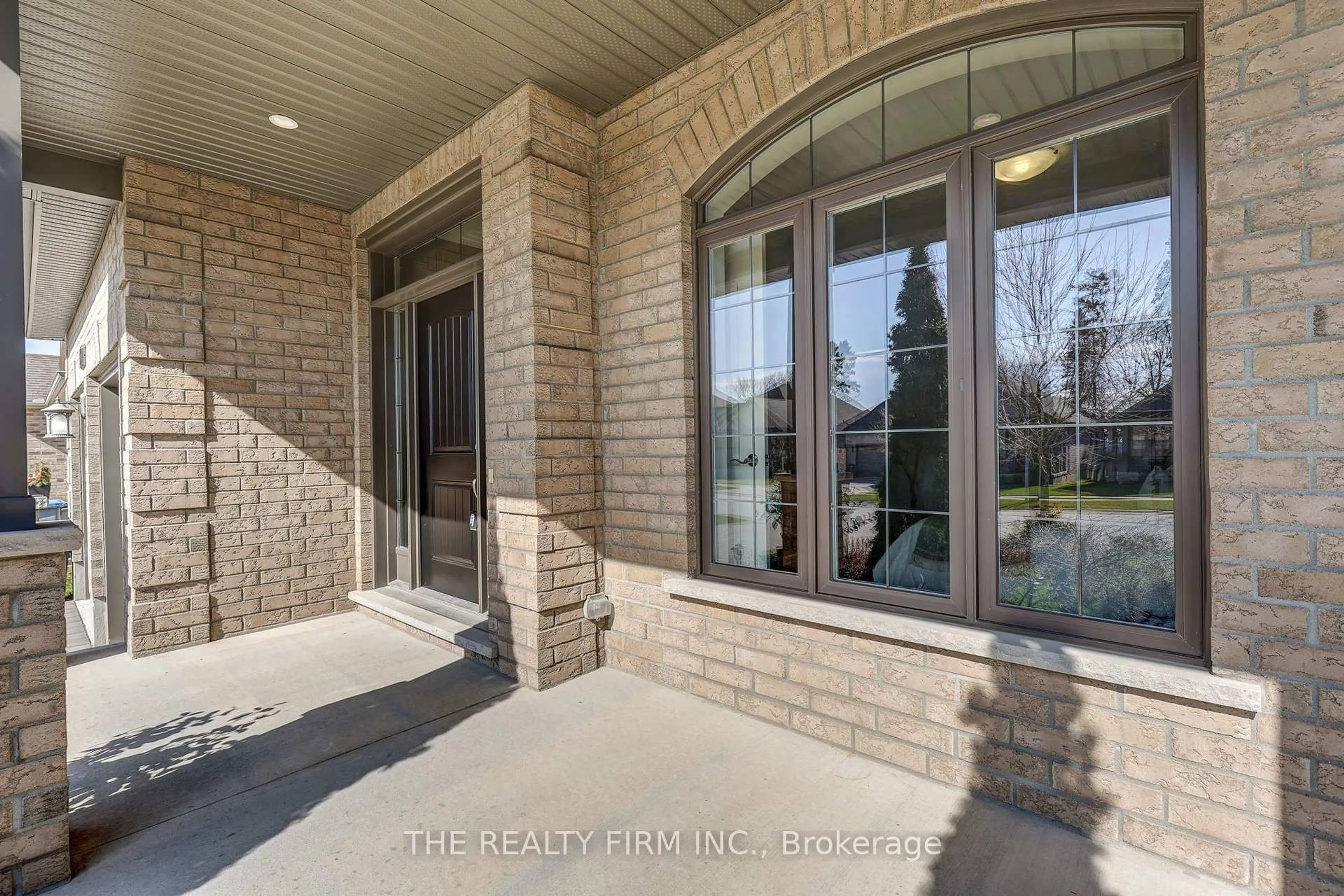Indoor entryway for 696 Bennett Cres, Strathroy-Caradoc Ontario N0L 1W0