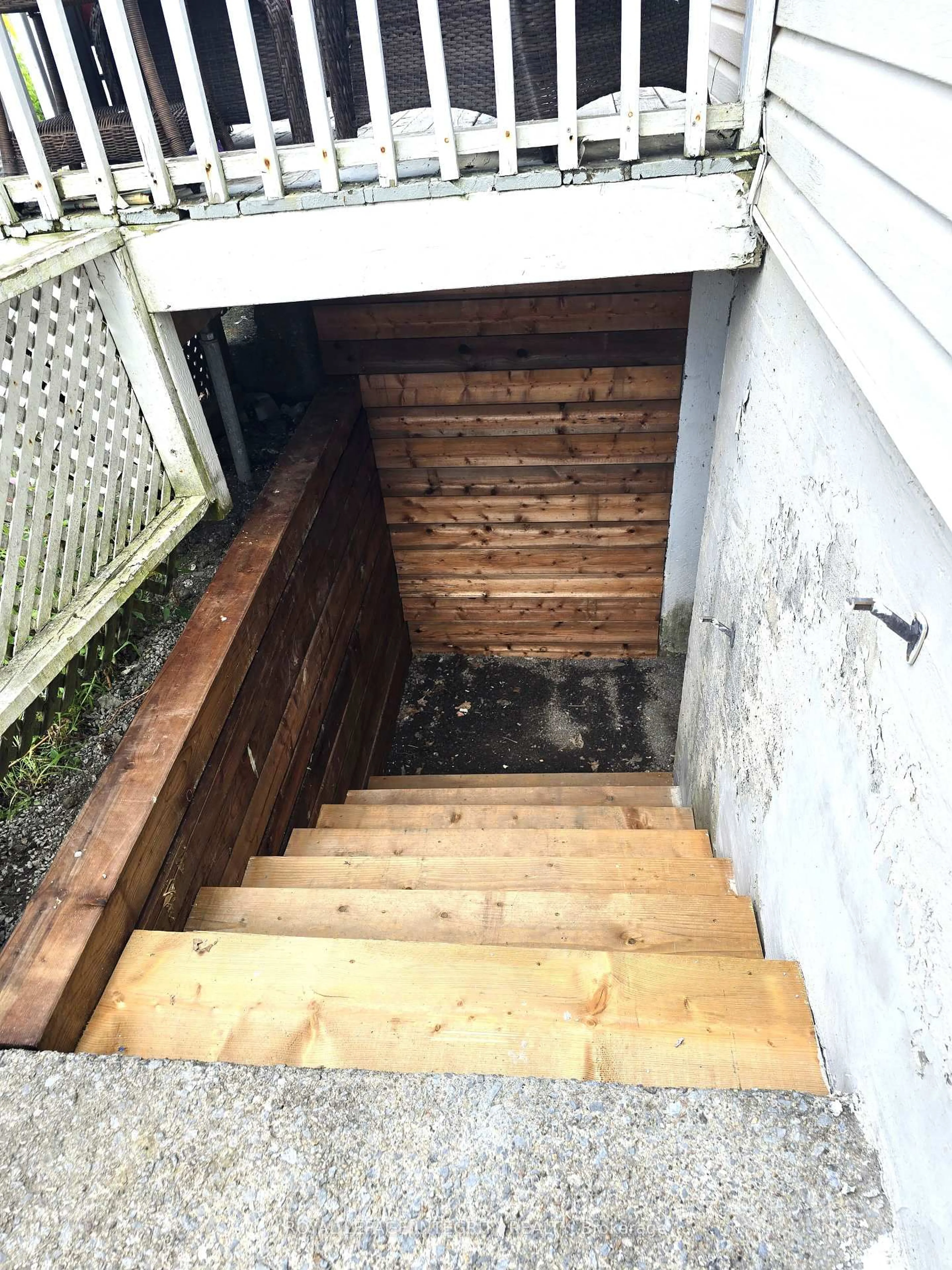 Stairs for 322 Cumberland St, Cornwall Ontario K6J 4J1