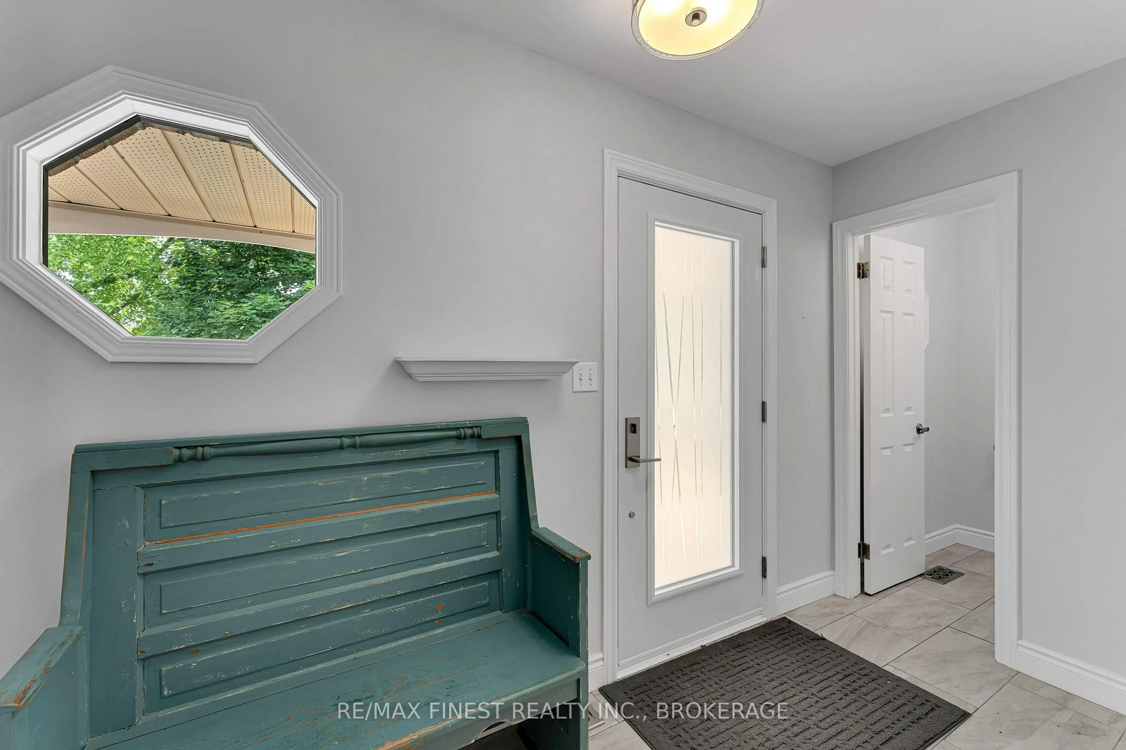 Indoor entryway for 785 Davis Dr, Kingston Ontario K7M 8E3