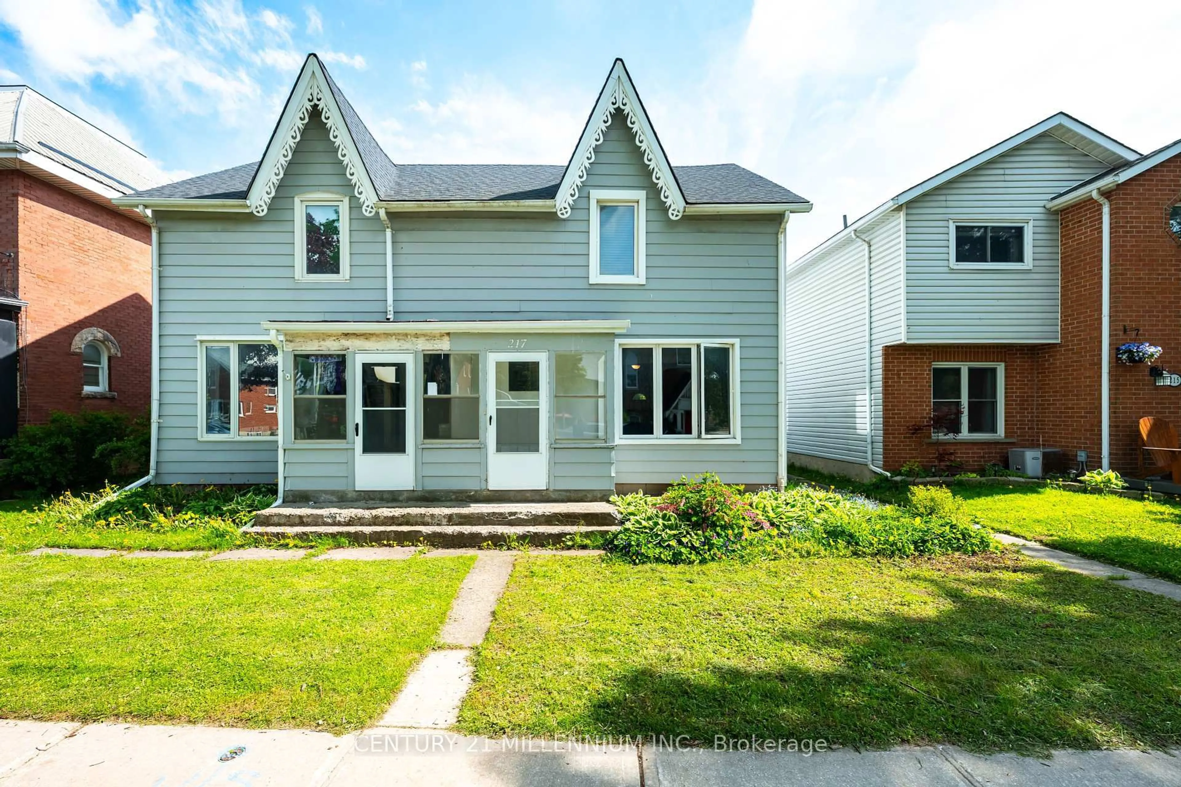 Home with vinyl exterior material, street for 217 Main St, Shelburne Ontario L0N 1S3