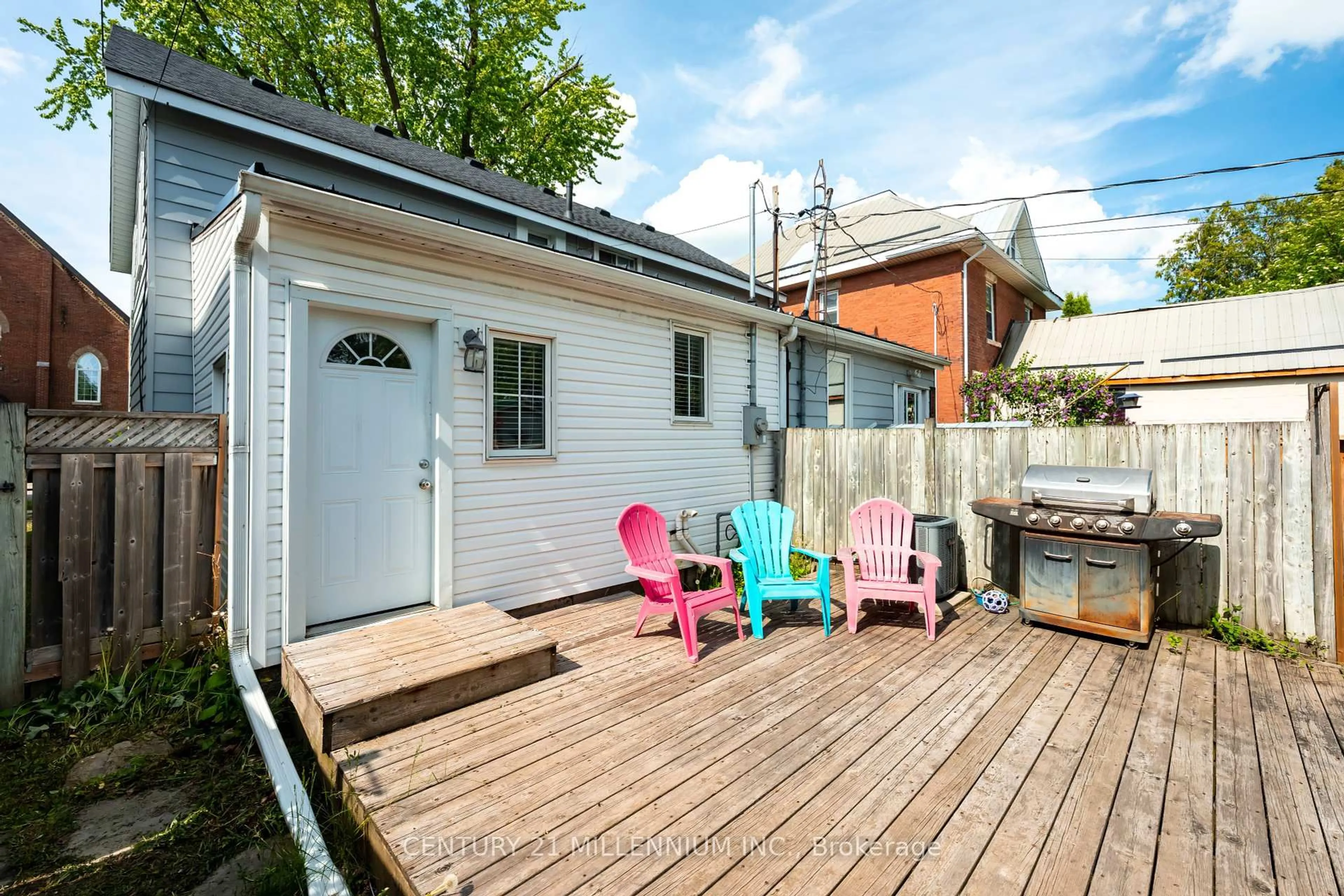 Patio, street for 217 Main St, Shelburne Ontario L0N 1S3