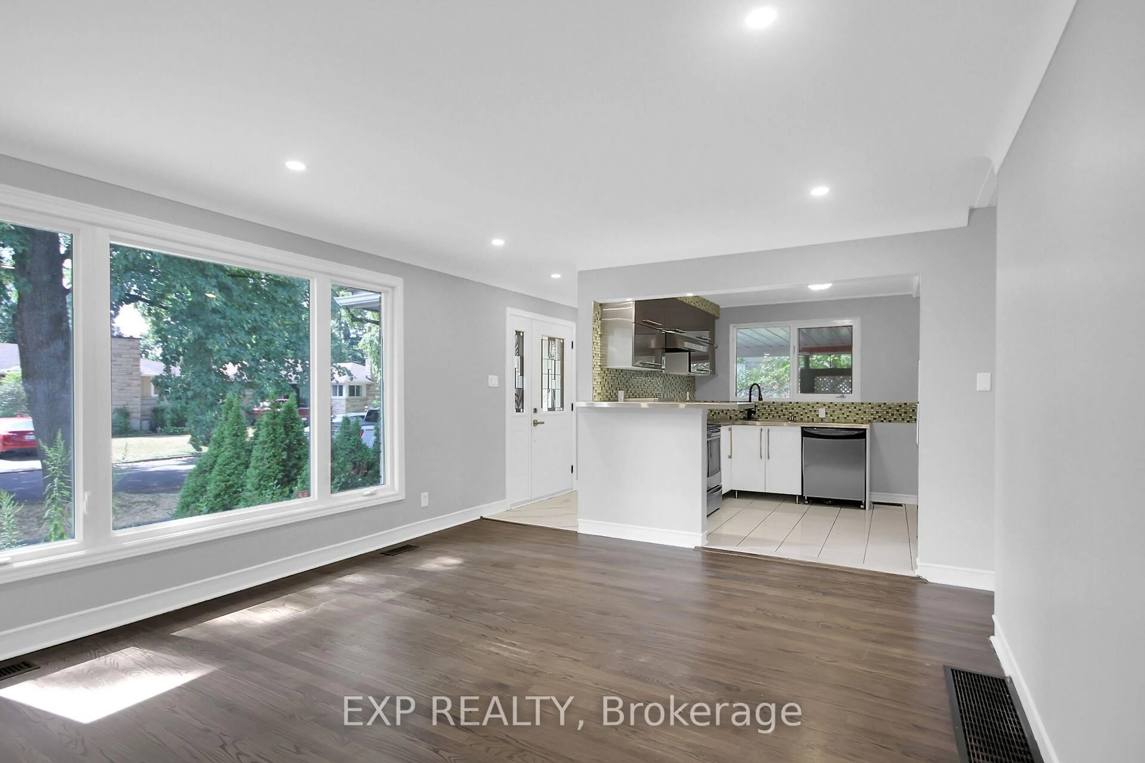 Open concept kitchen, unknown for 2247 Miramichi St, Ottawa Ontario K2C 0Z1