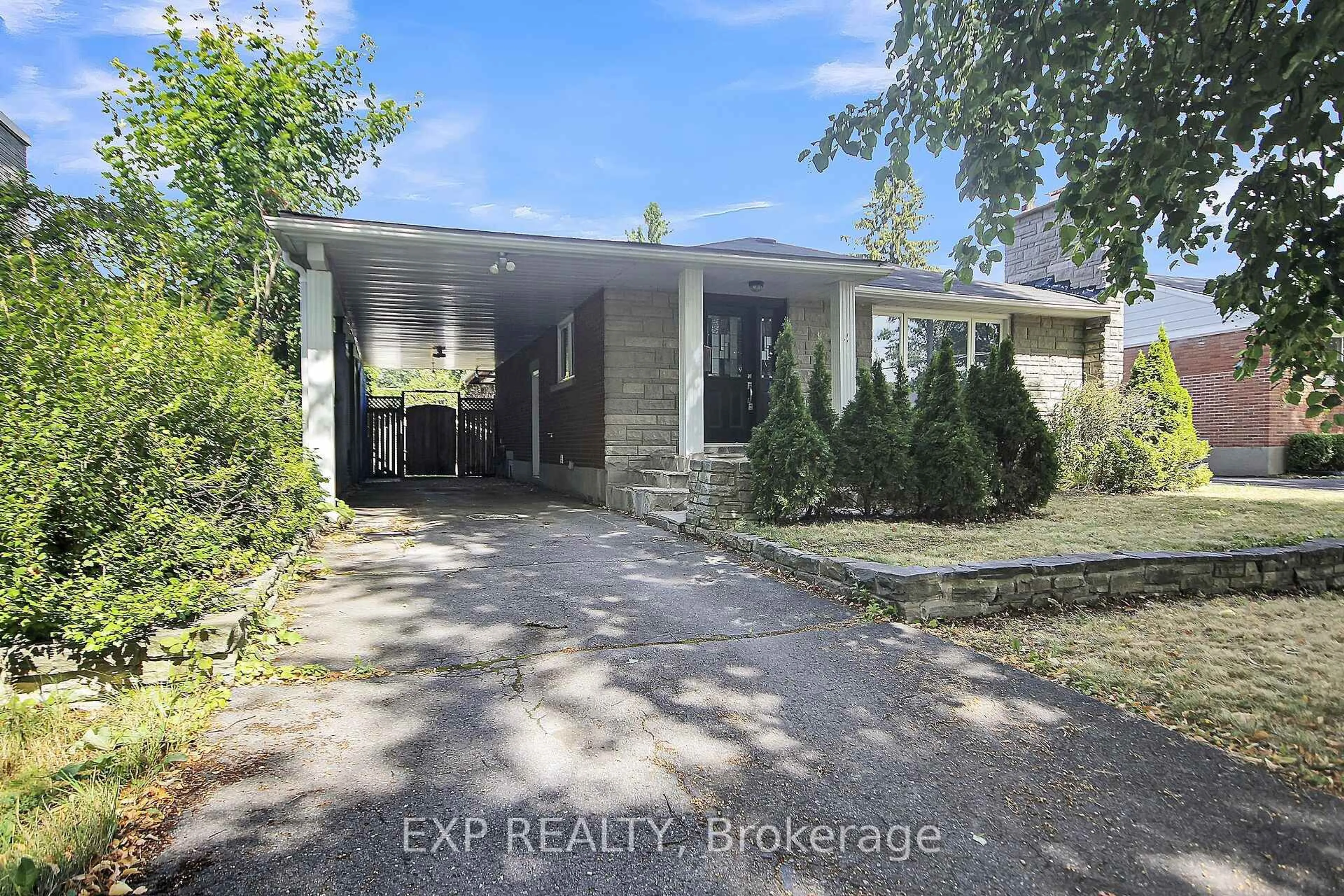 A pic from outside/outdoor area/front of a property/back of a property/a pic from drone, street for 2247 Miramichi St, Ottawa Ontario K2C 0Z1