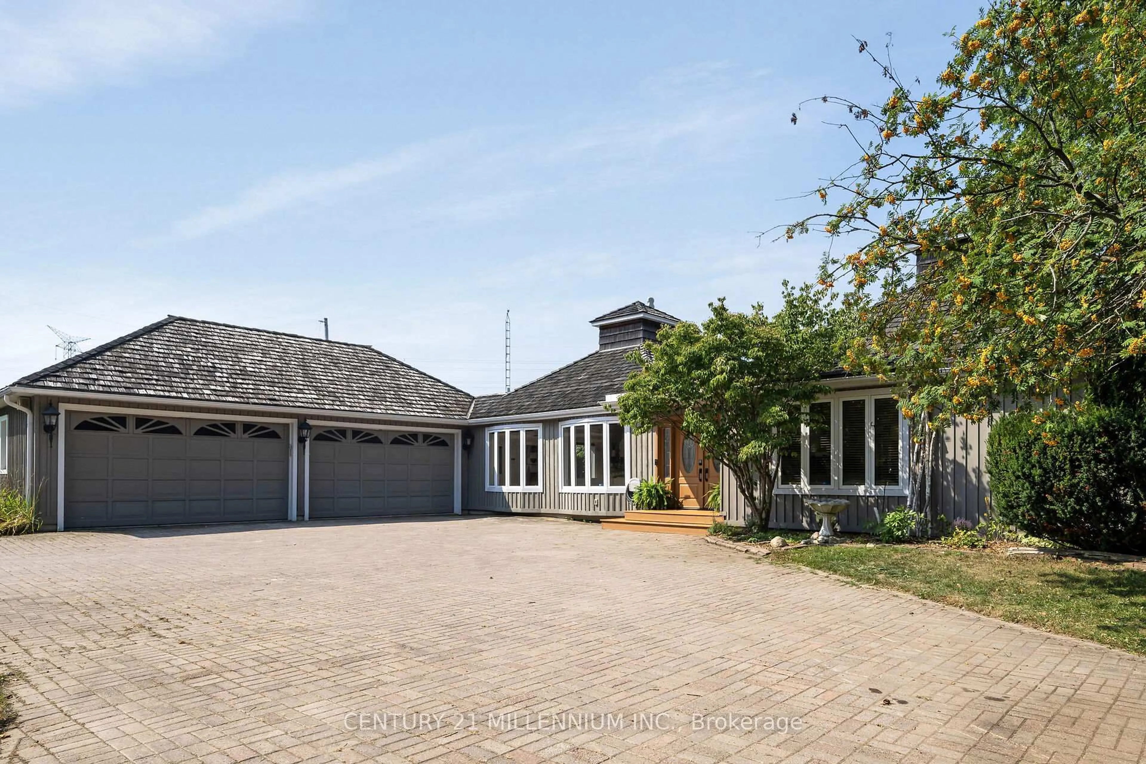 A pic from outside/outdoor area/front of a property/back of a property/a pic from drone, street for 5136 Fifth Line, Erin Ontario N0B 1T0