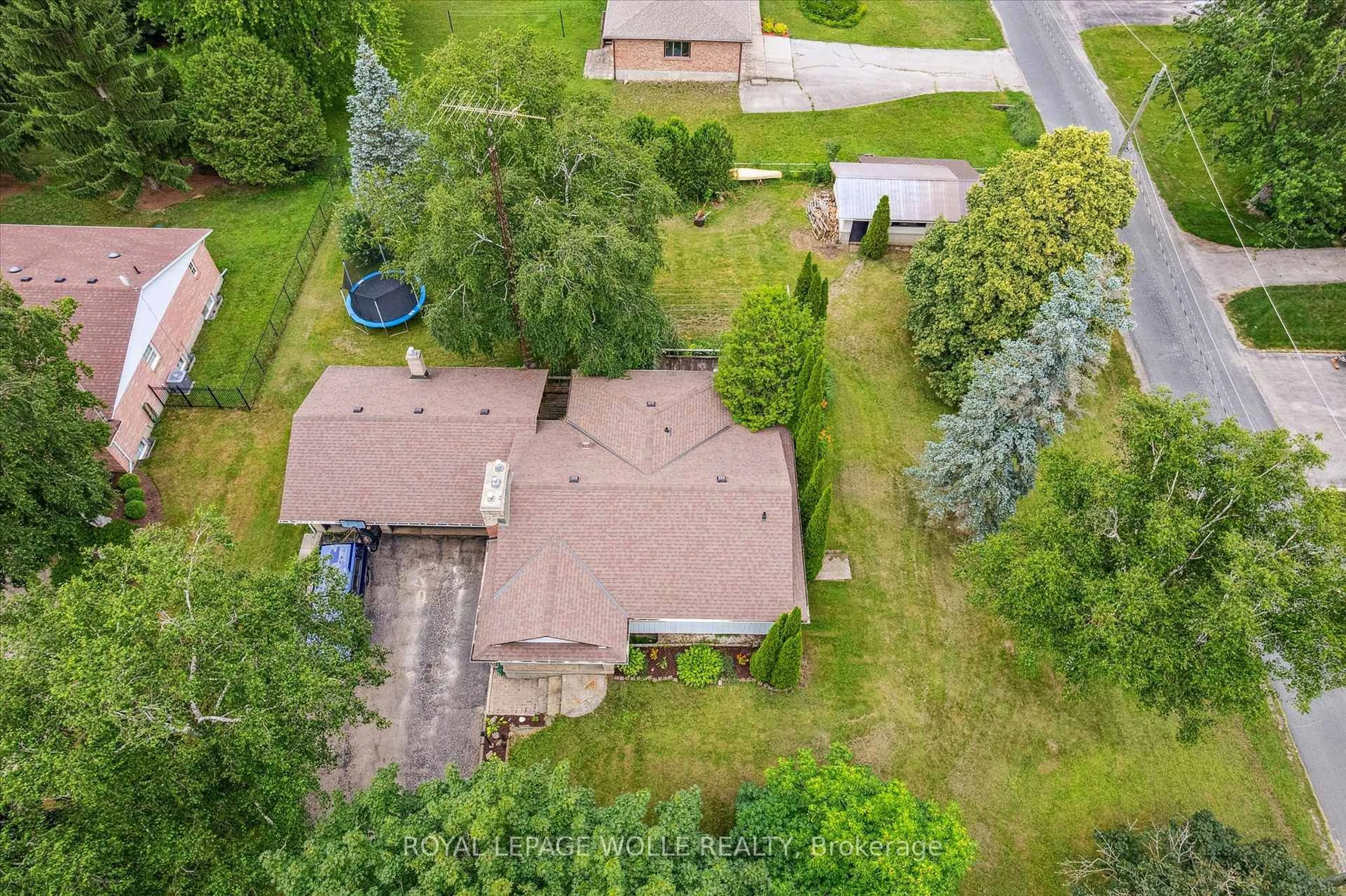 A pic from outside/outdoor area/front of a property/back of a property/a pic from drone, unknown for 24 Peel St, Woolwich Ontario N0B 2V0