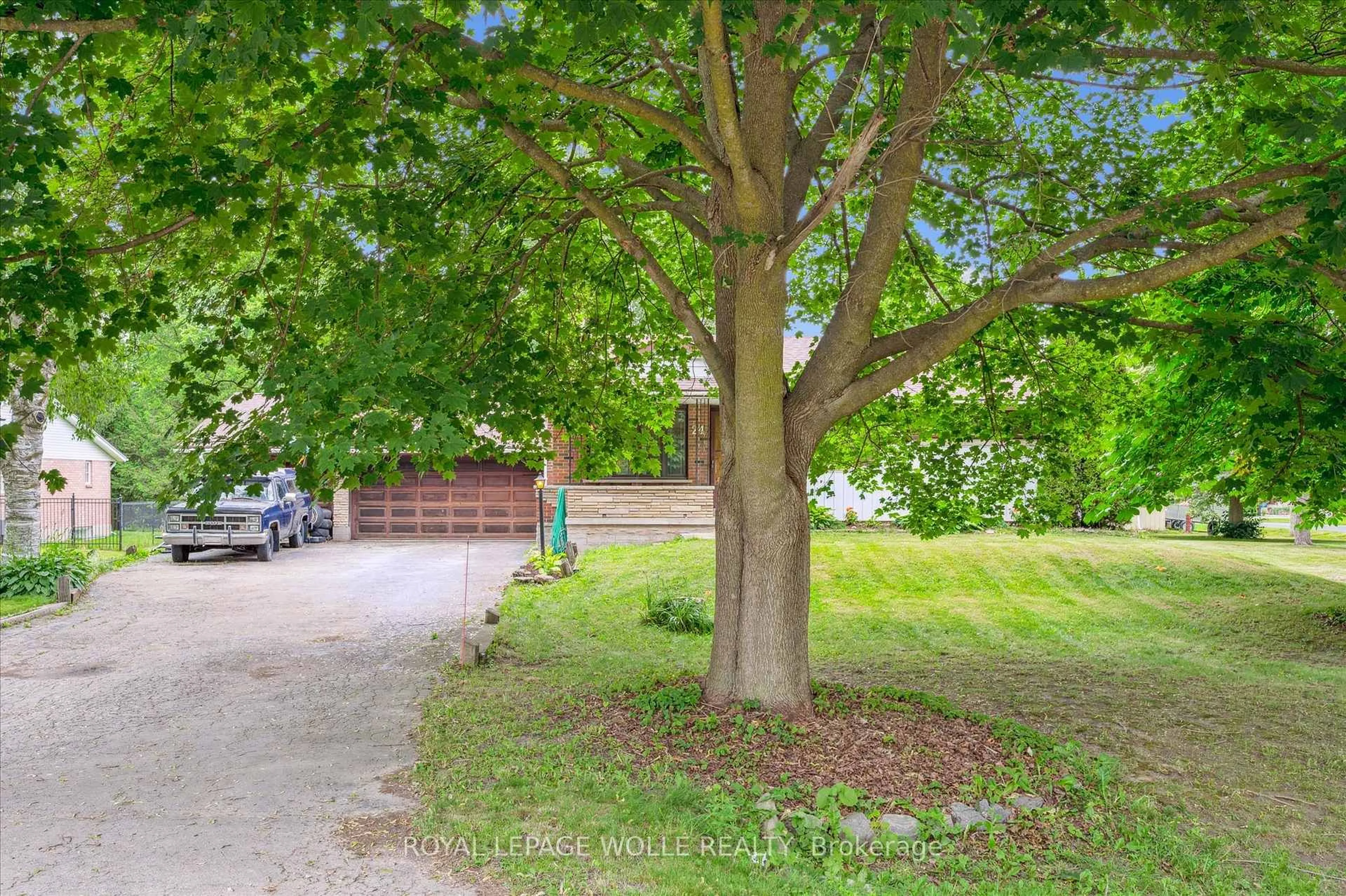 A pic from outside/outdoor area/front of a property/back of a property/a pic from drone, street for 24 Peel St, Woolwich Ontario N0B 2V0