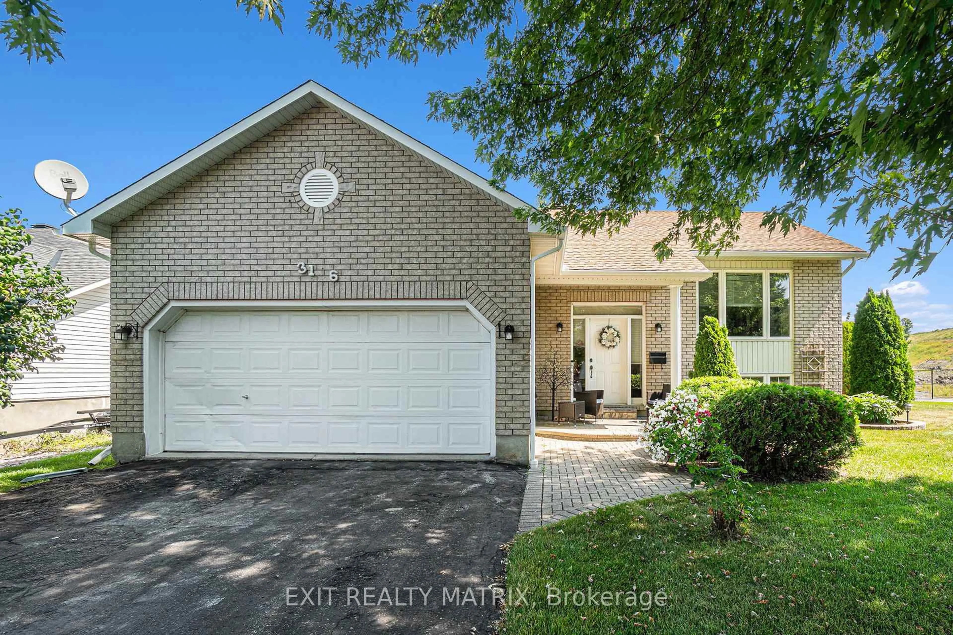 Home with brick exterior material, street for 3136 Lemay Circ, Clarence-Rockland Ontario K4K 1N6