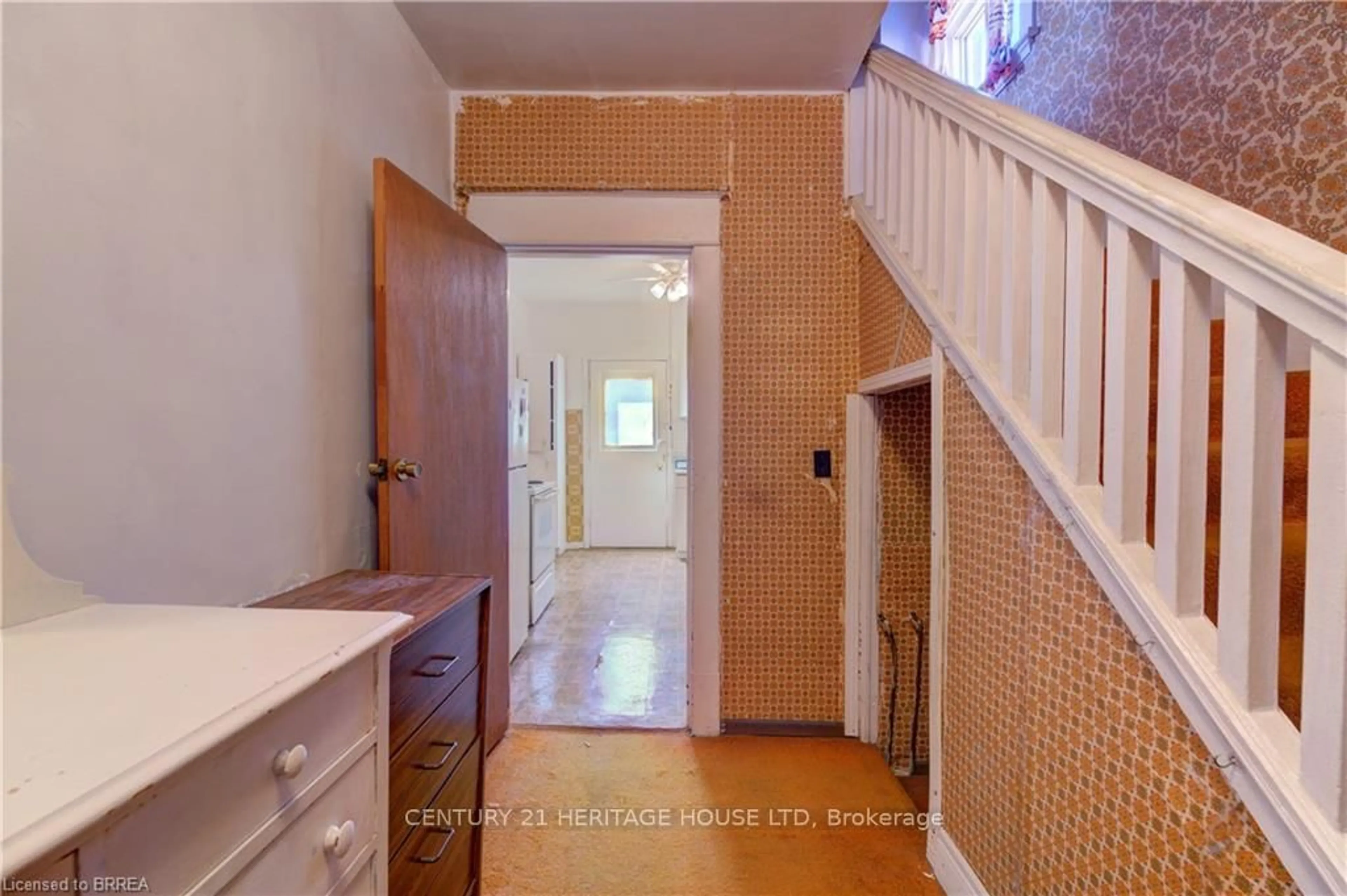 Indoor entryway for 49 Grey St, Brantford Ontario N3T 2T1