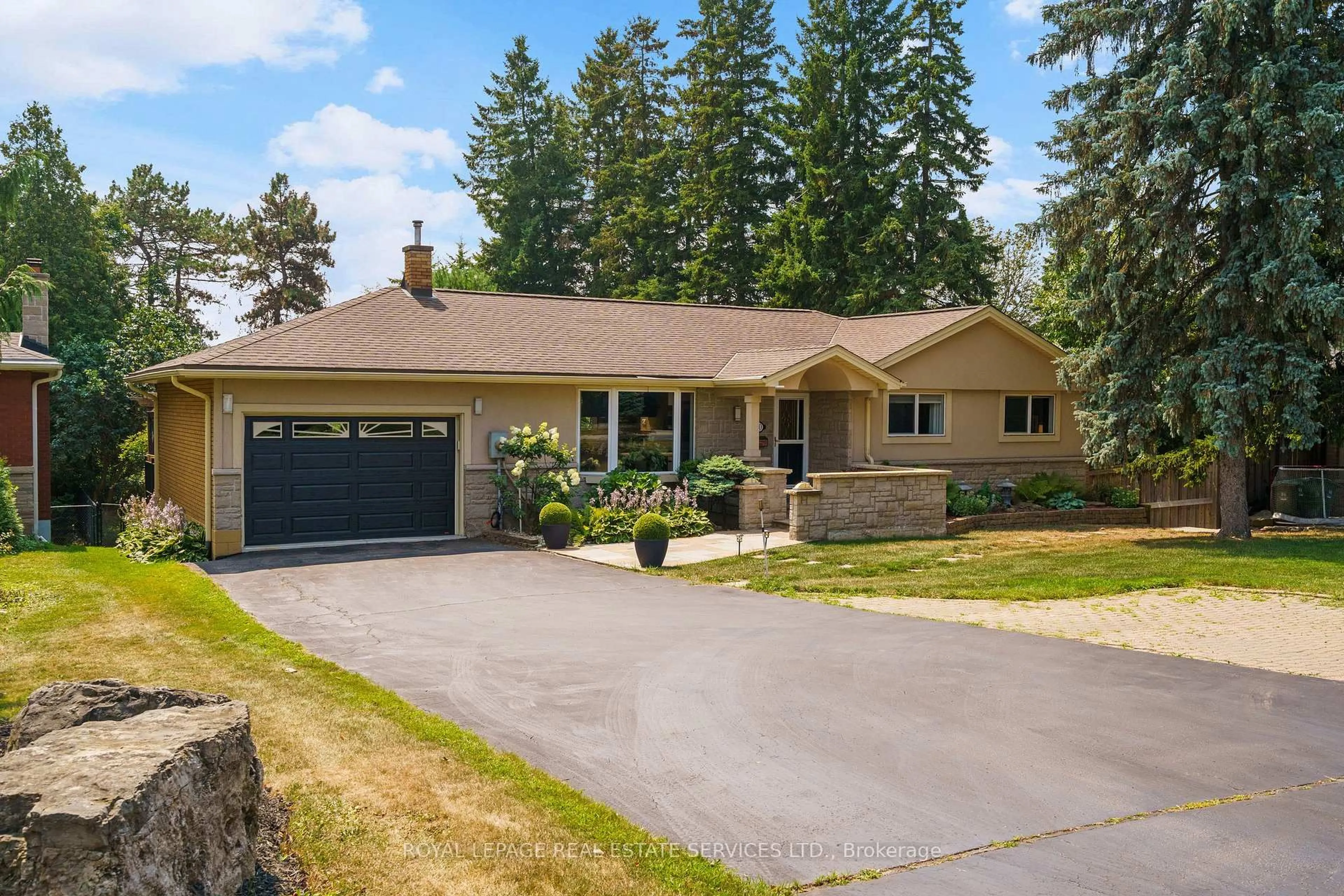 Home with vinyl exterior material, street for 160 Mohawk Rd, Hamilton Ontario L9G 2W9