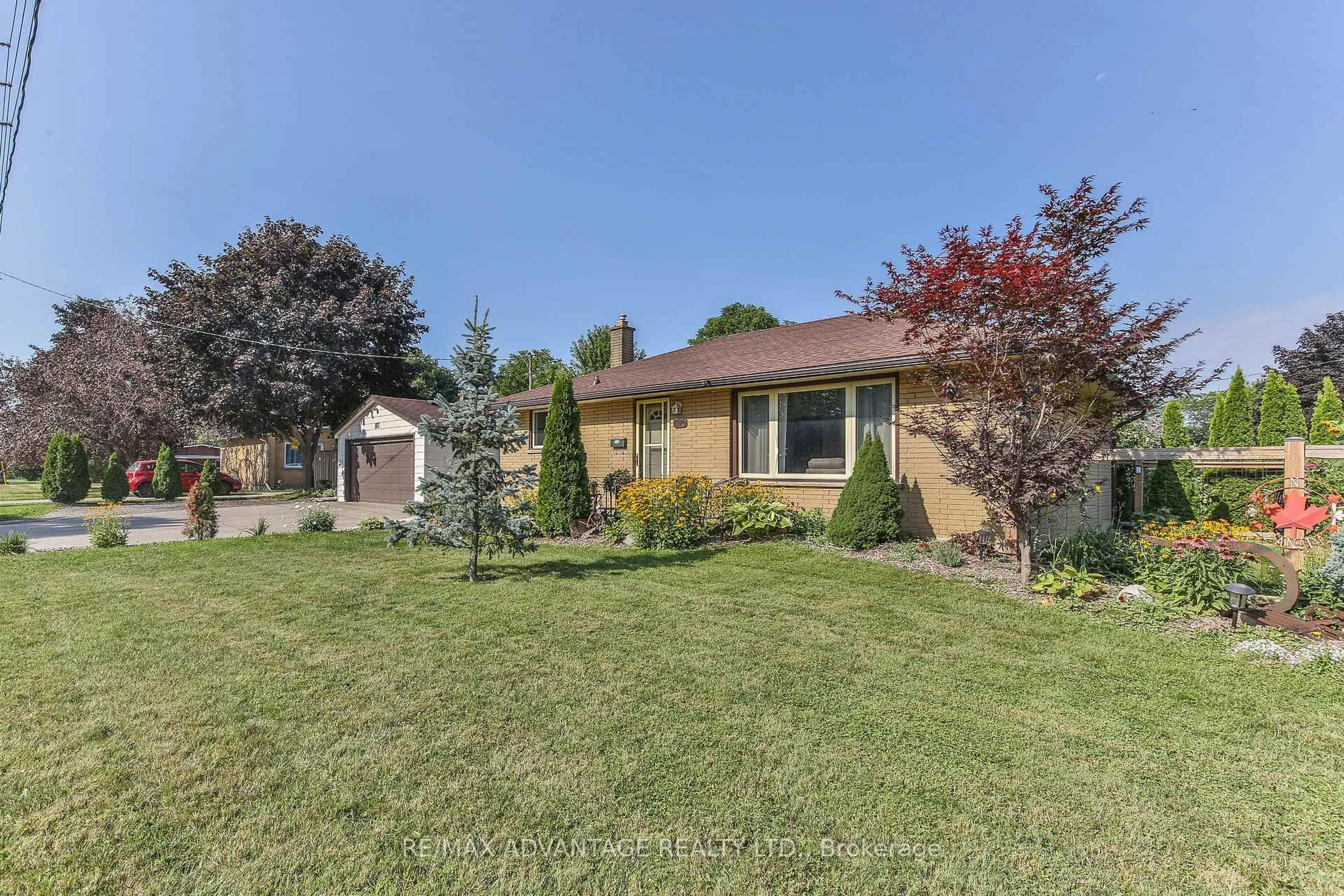 A pic from outside/outdoor area/front of a property/back of a property/a pic from drone, street for 103 First Ave, St. Thomas Ontario N5R 4N9