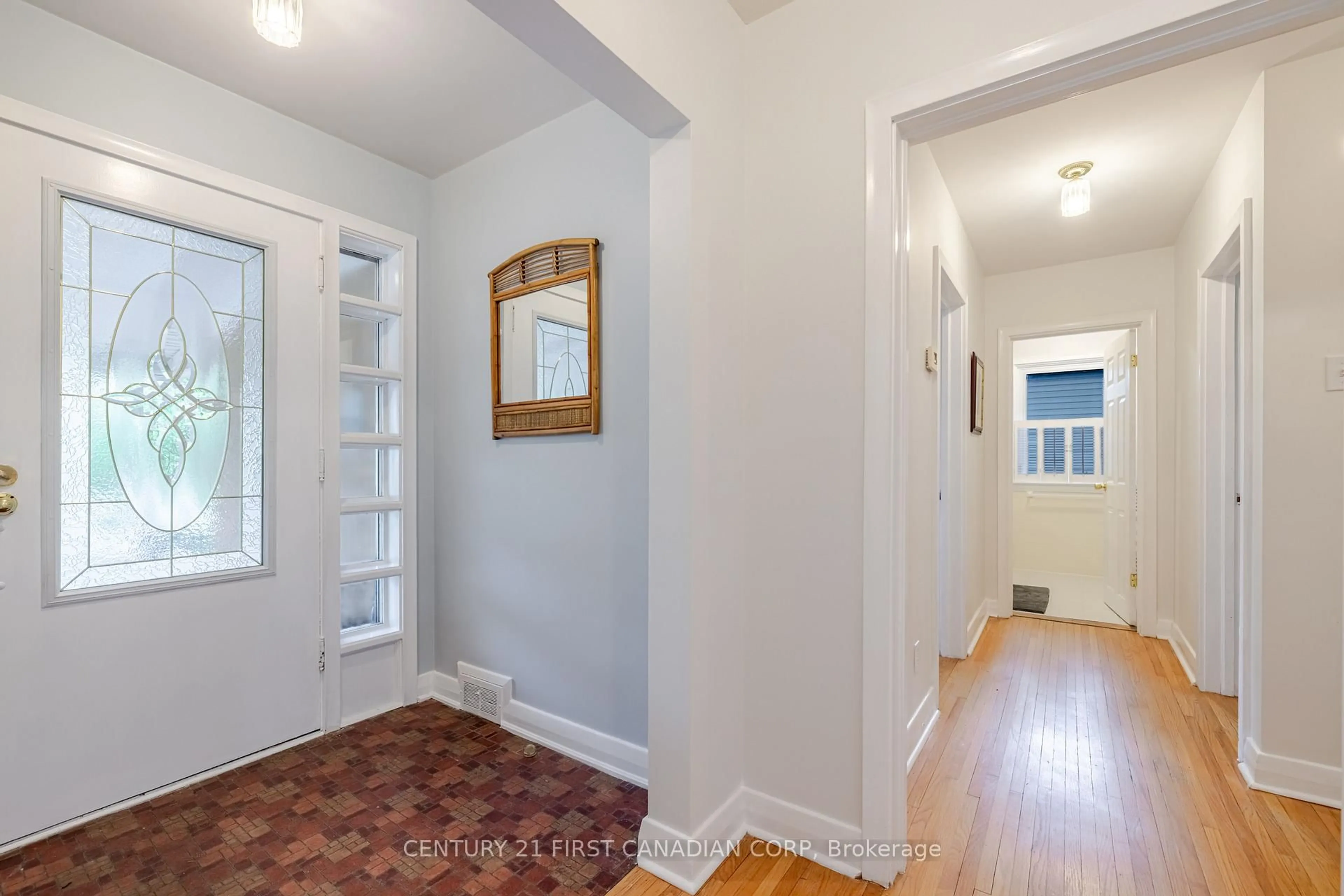 Indoor entryway for 420 Riverside Dr, London North Ontario N6H 2R7
