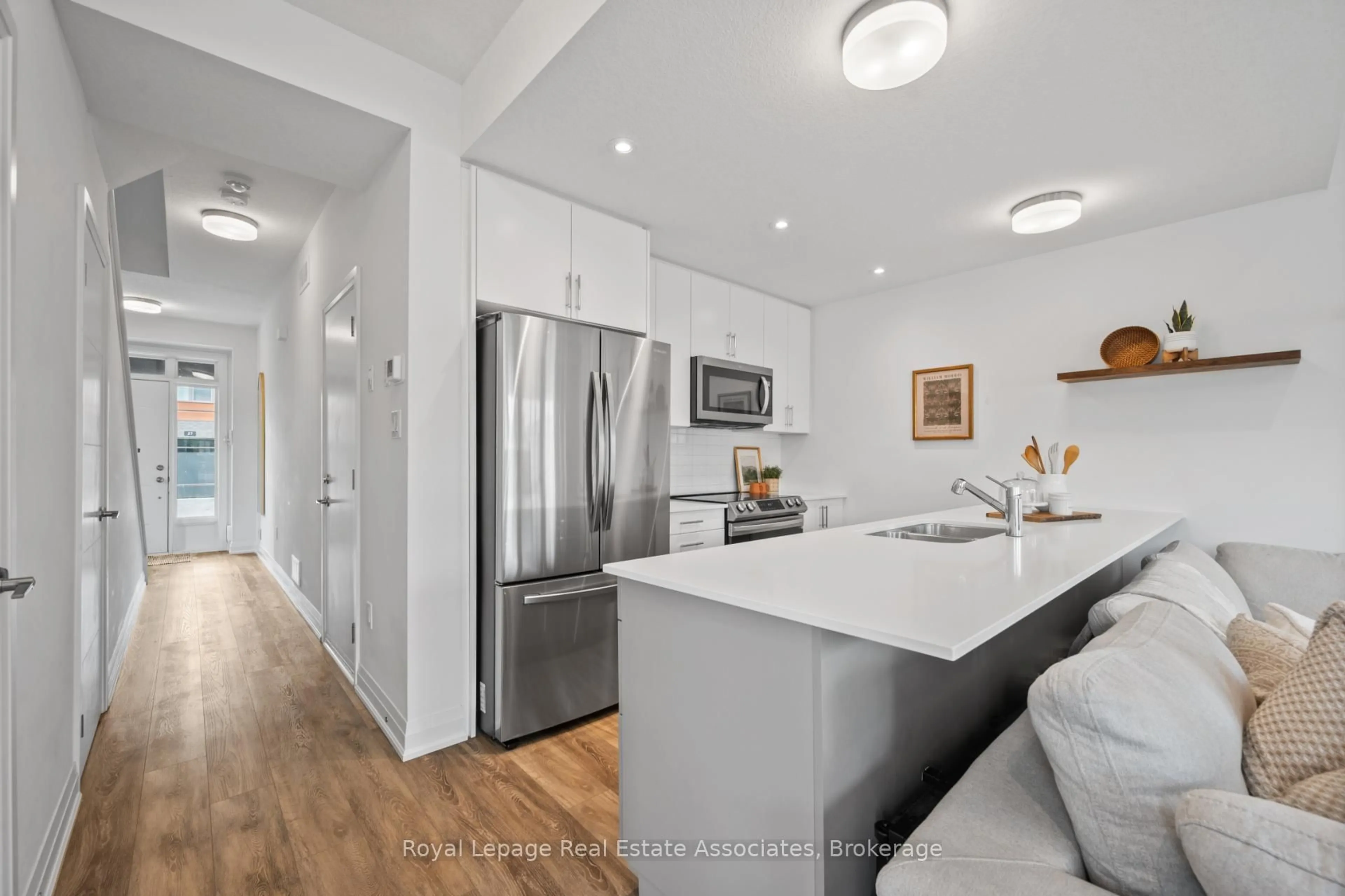 Open concept kitchen, unknown for 26 Steele Cres, Guelph Ontario N1E 0S7