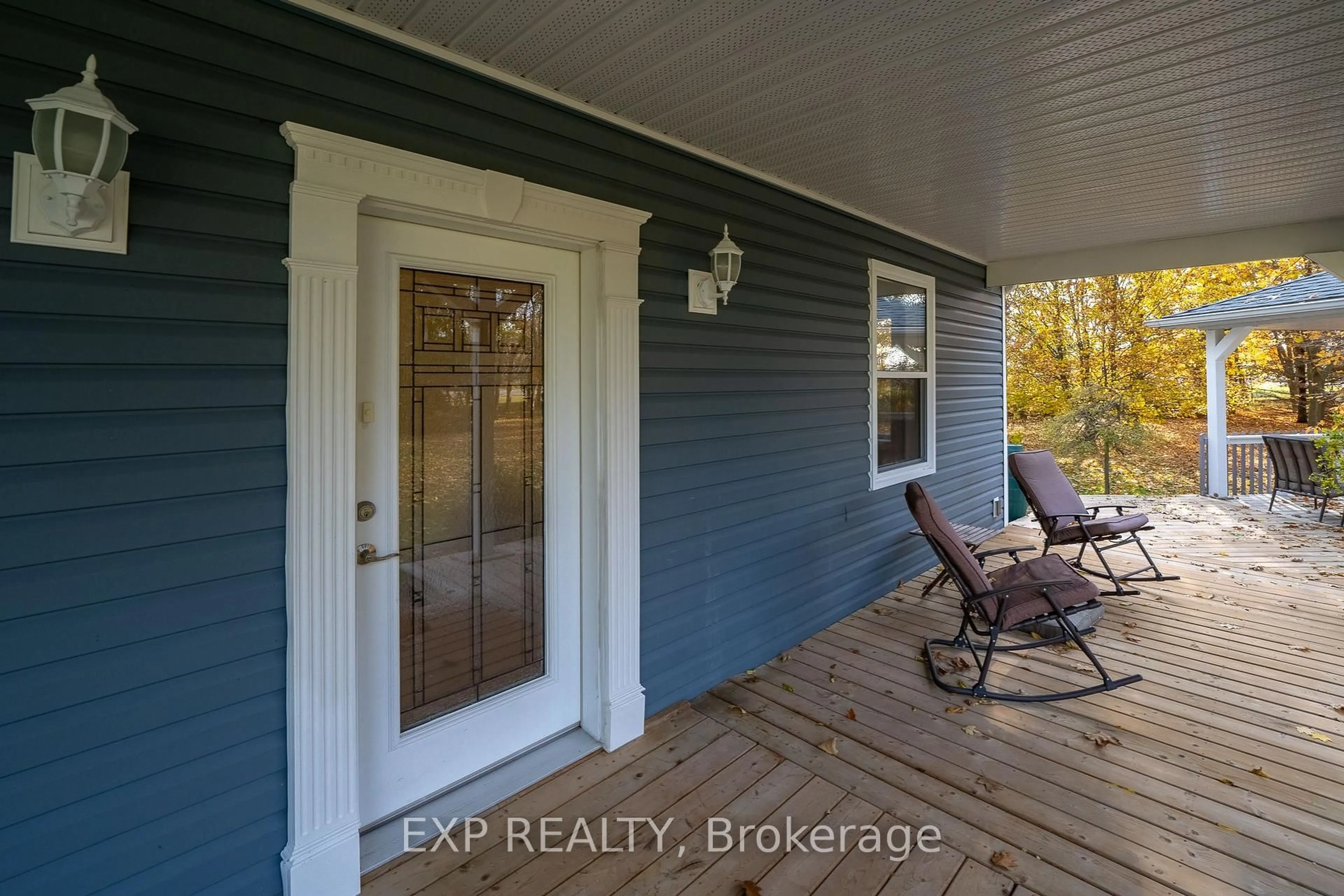Indoor entryway for 17682 Loyalist Pkwy, Prince Edward County Ontario K0K 3L0