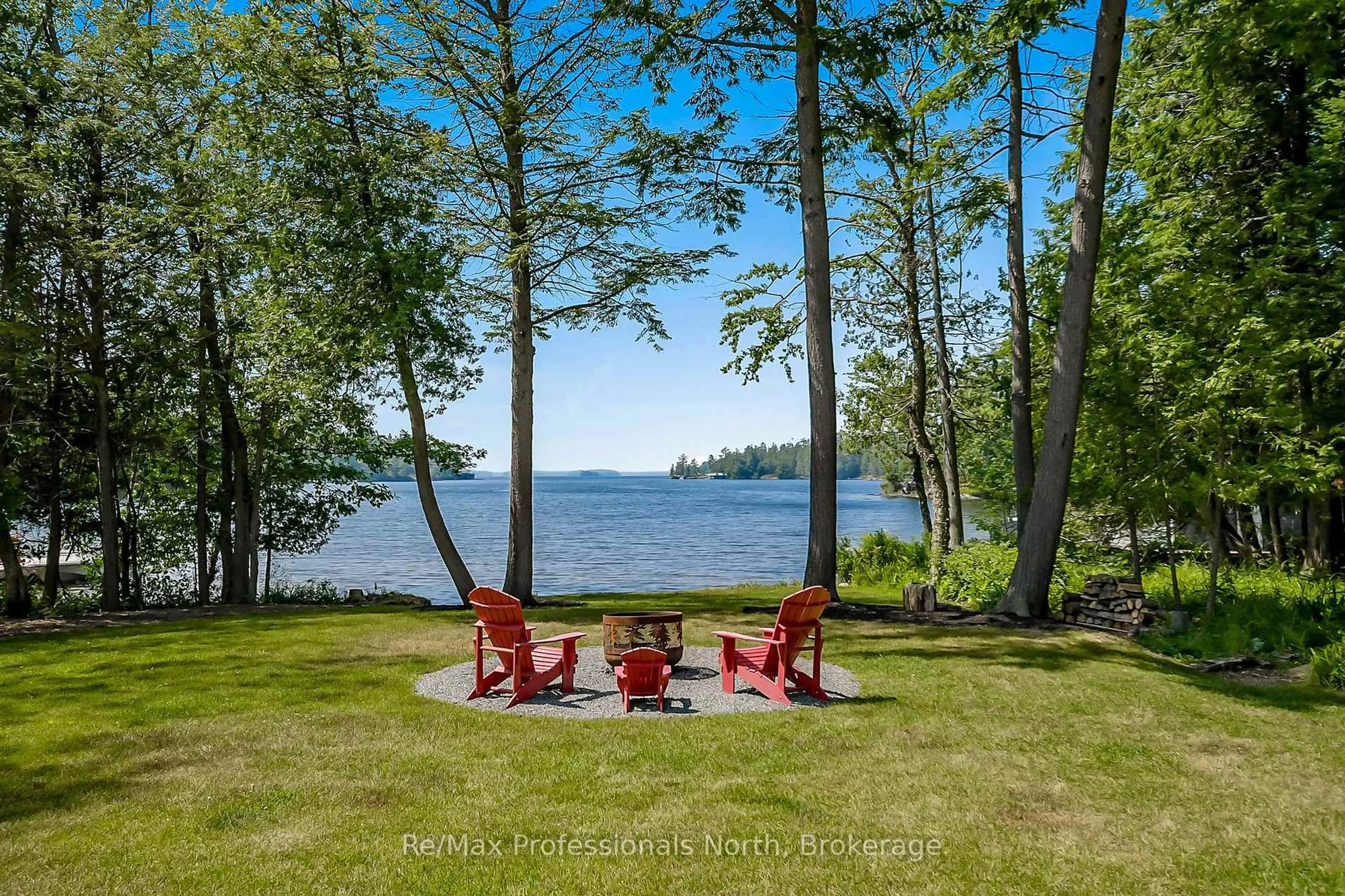 Patio, water/lake/river/ocean view for 1054 Brydons Bay Rd, Gravenhurst Ontario P1P 1R1