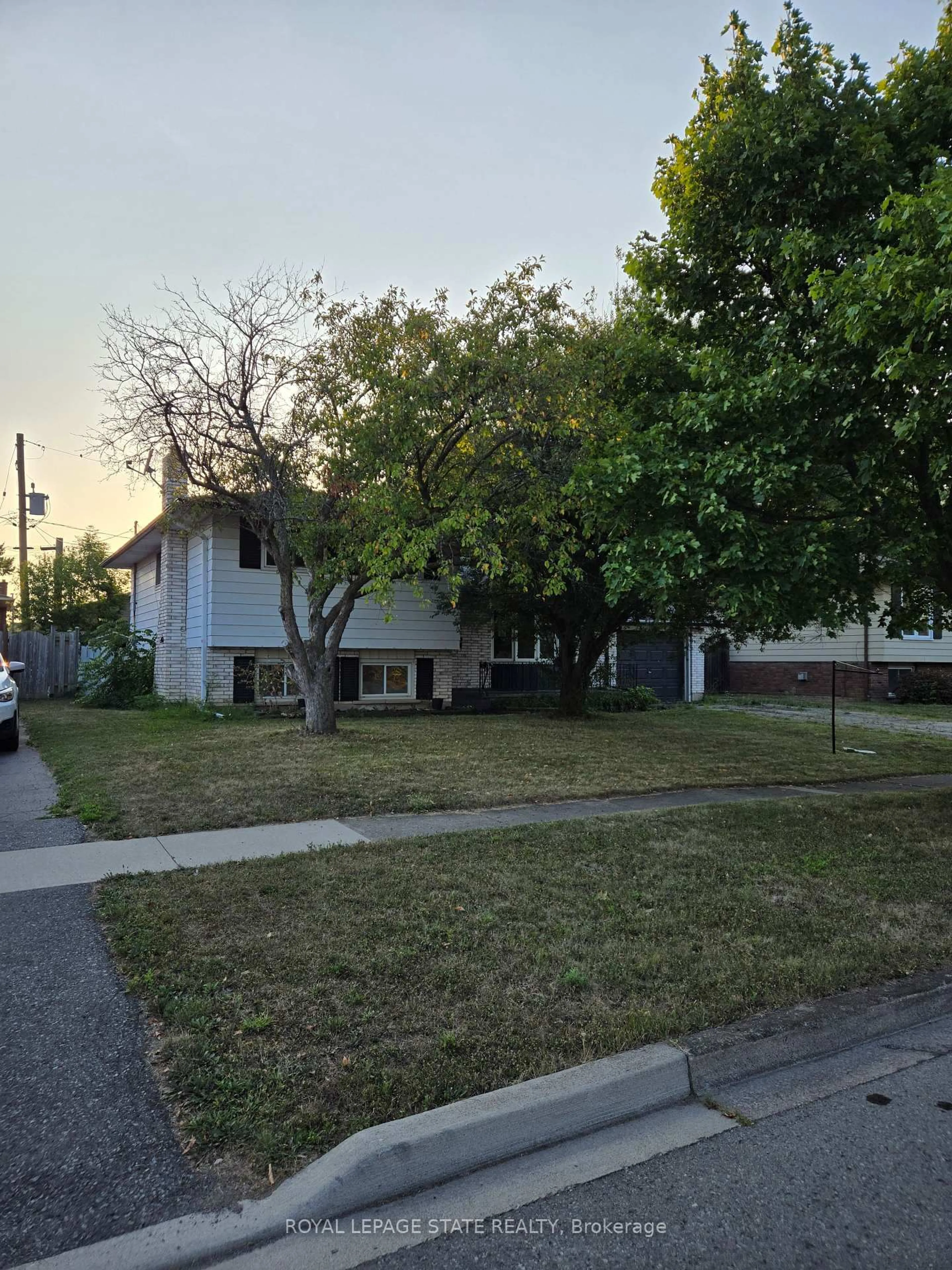 Unknown for 21 Idylwood Rd, Welland Ontario L3C 1X2