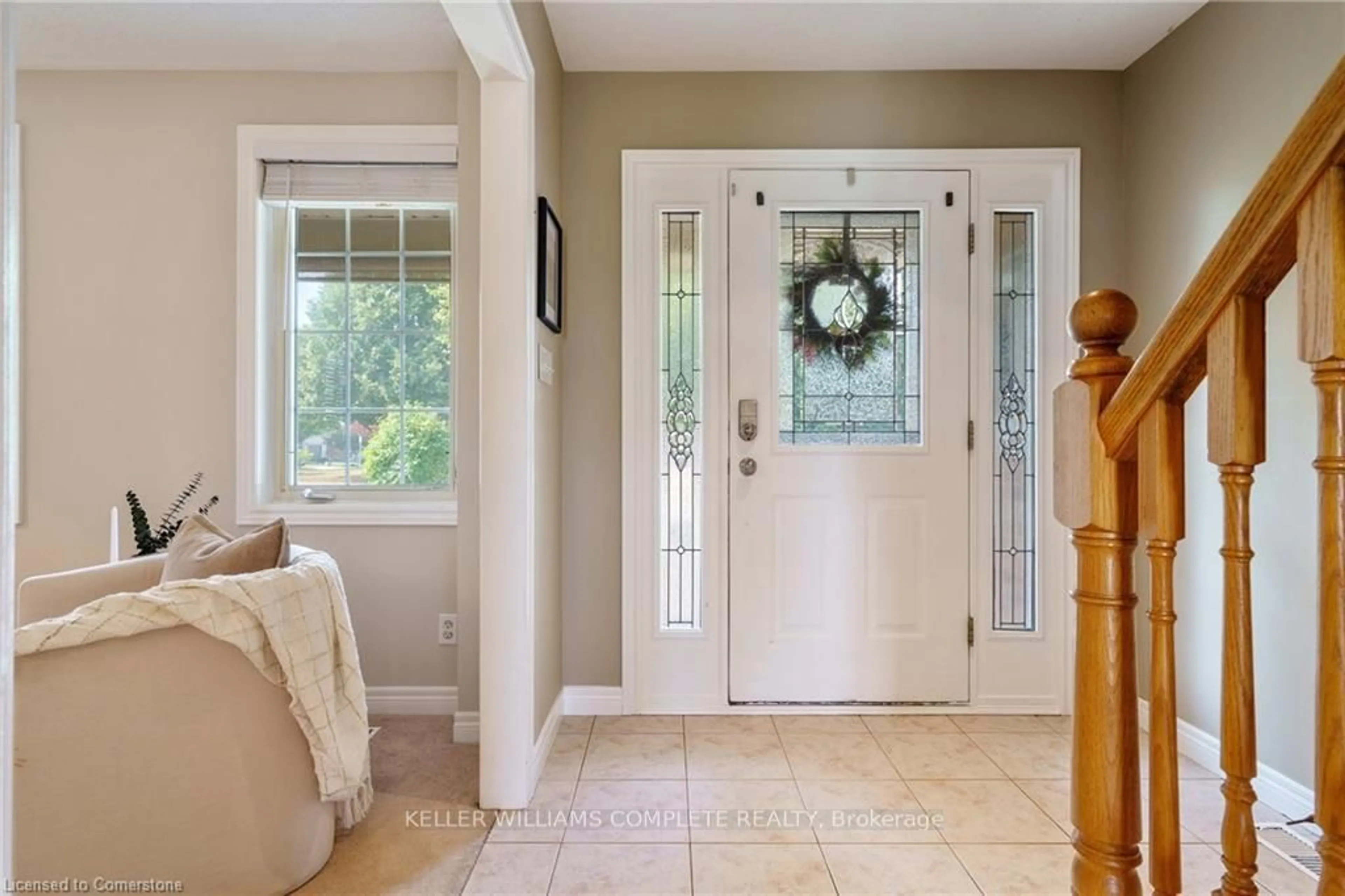 Indoor entryway for 42 GRASSYPLAIN Dr, Hamilton Ontario L0R 1W0