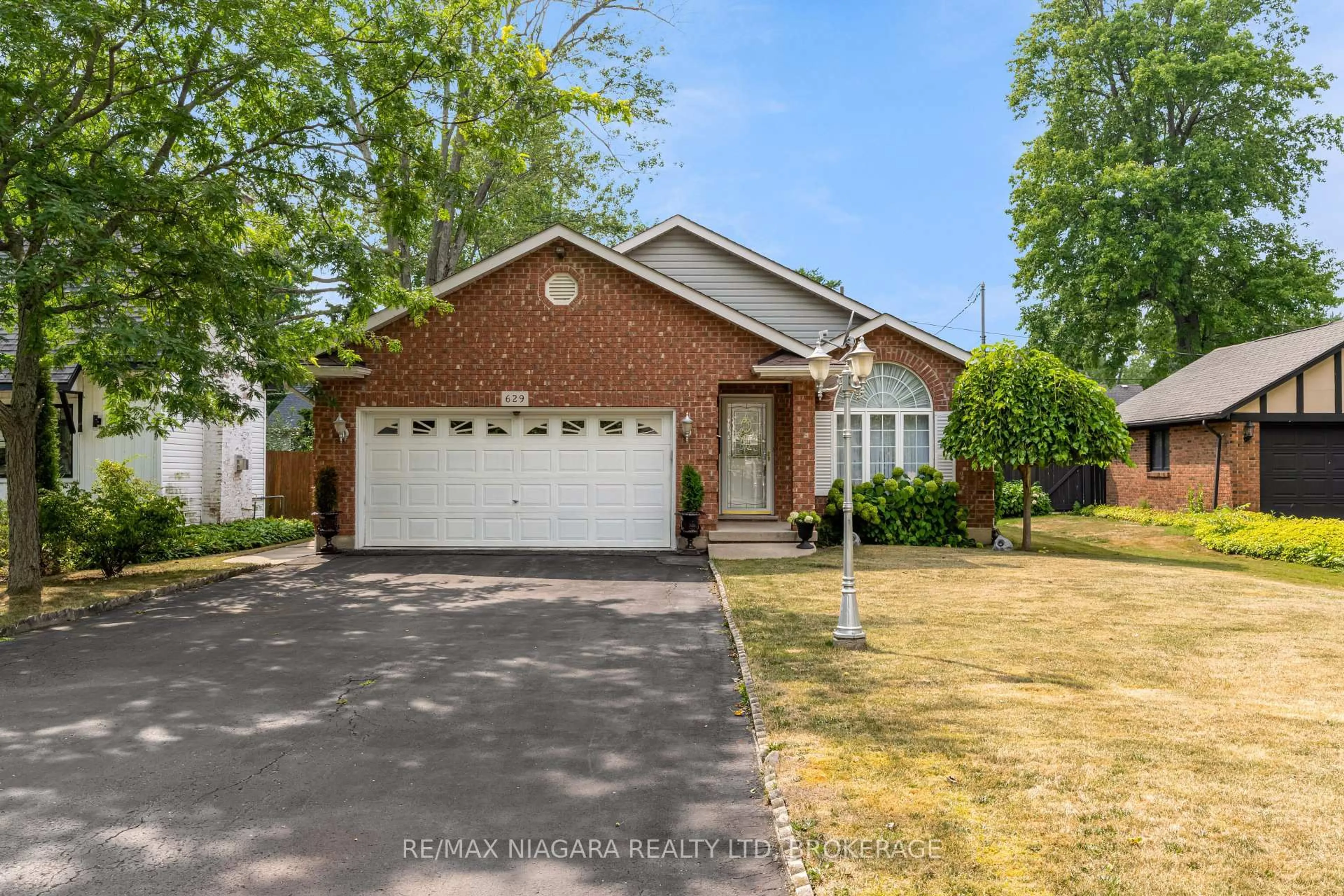 Home with brick exterior material, street for 629 Daytona Dr, Fort Erie Ontario L2A 4Z5