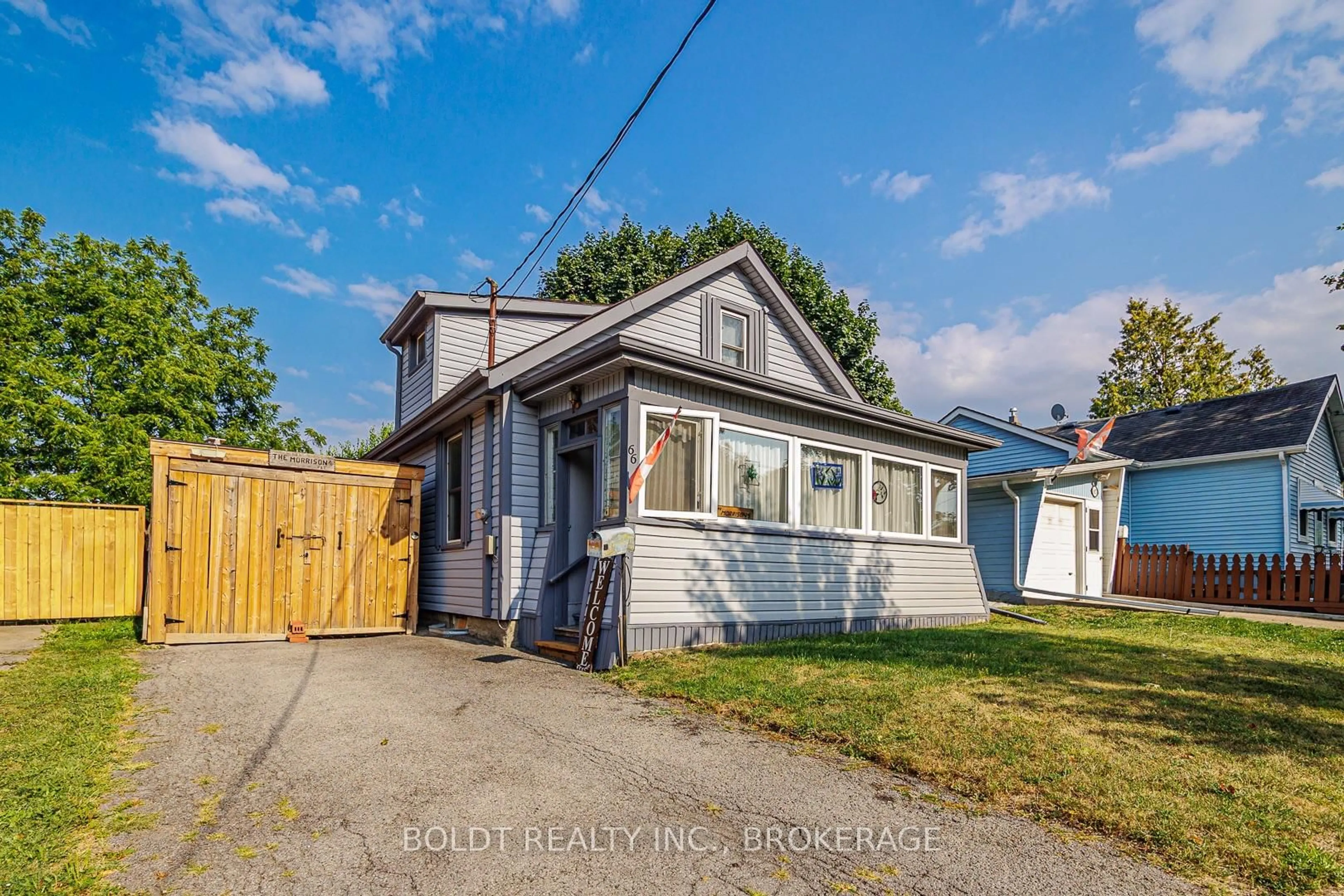A pic from outside/outdoor area/front of a property/back of a property/a pic from drone, street for 66 Chapel St, Thorold Ontario L2V 2E6