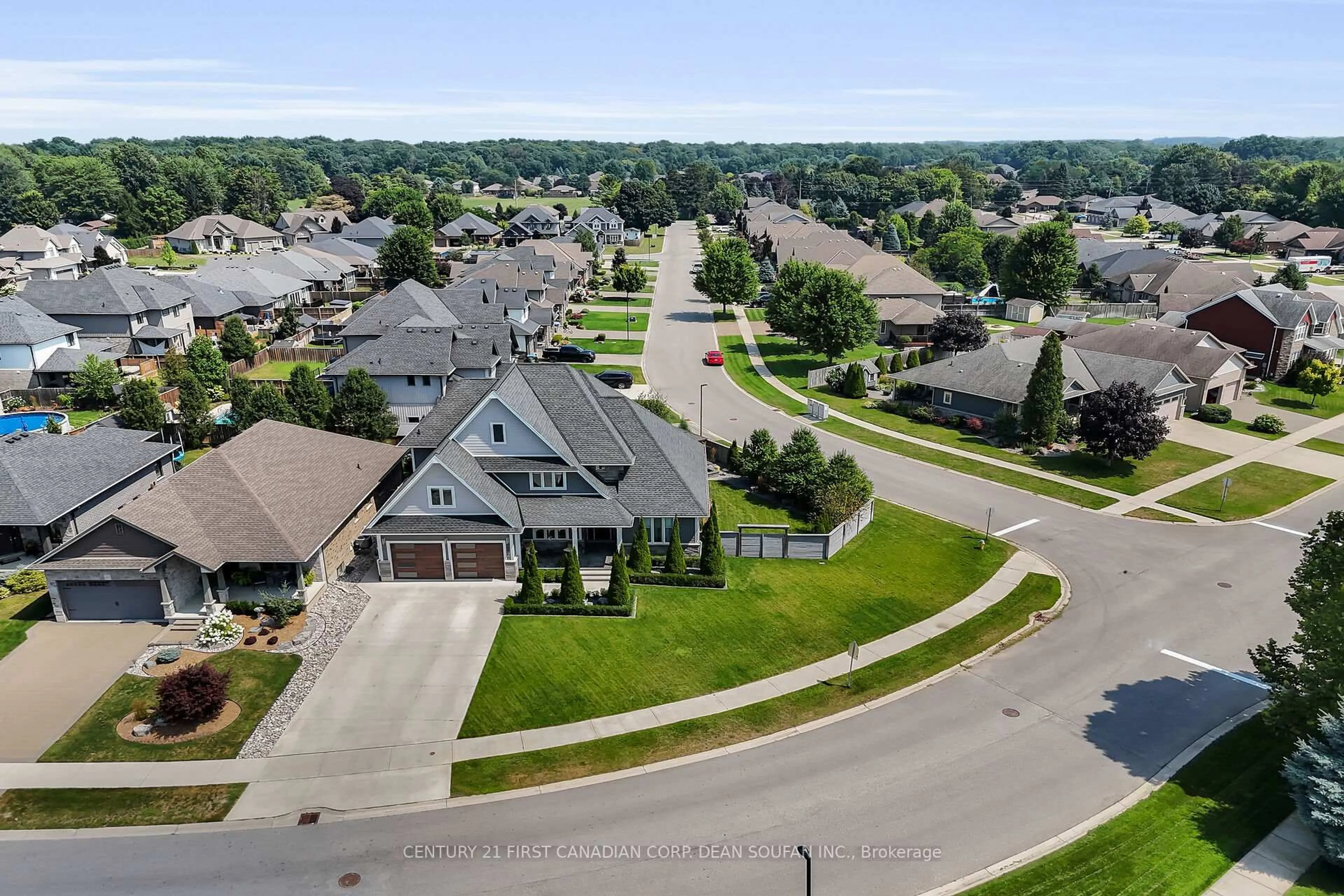 A pic from outside/outdoor area/front of a property/back of a property/a pic from drone, unknown for 405 Darcy Dr, Strathroy-Caradoc Ontario N7G 0A4