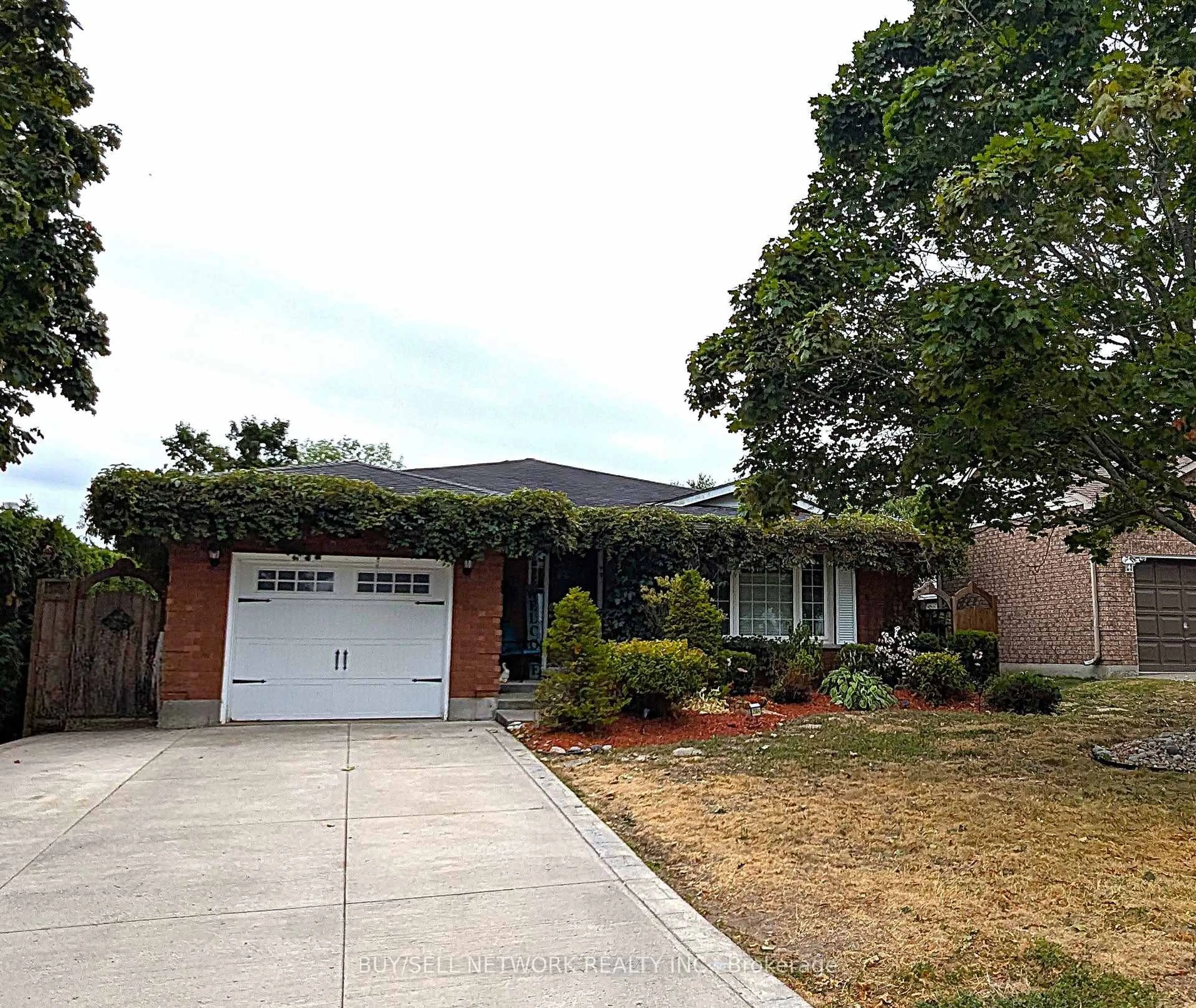 Home with brick exterior material, street for 2504 Idyllwood Cres, Peterborough East Ontario K9L 1Y9