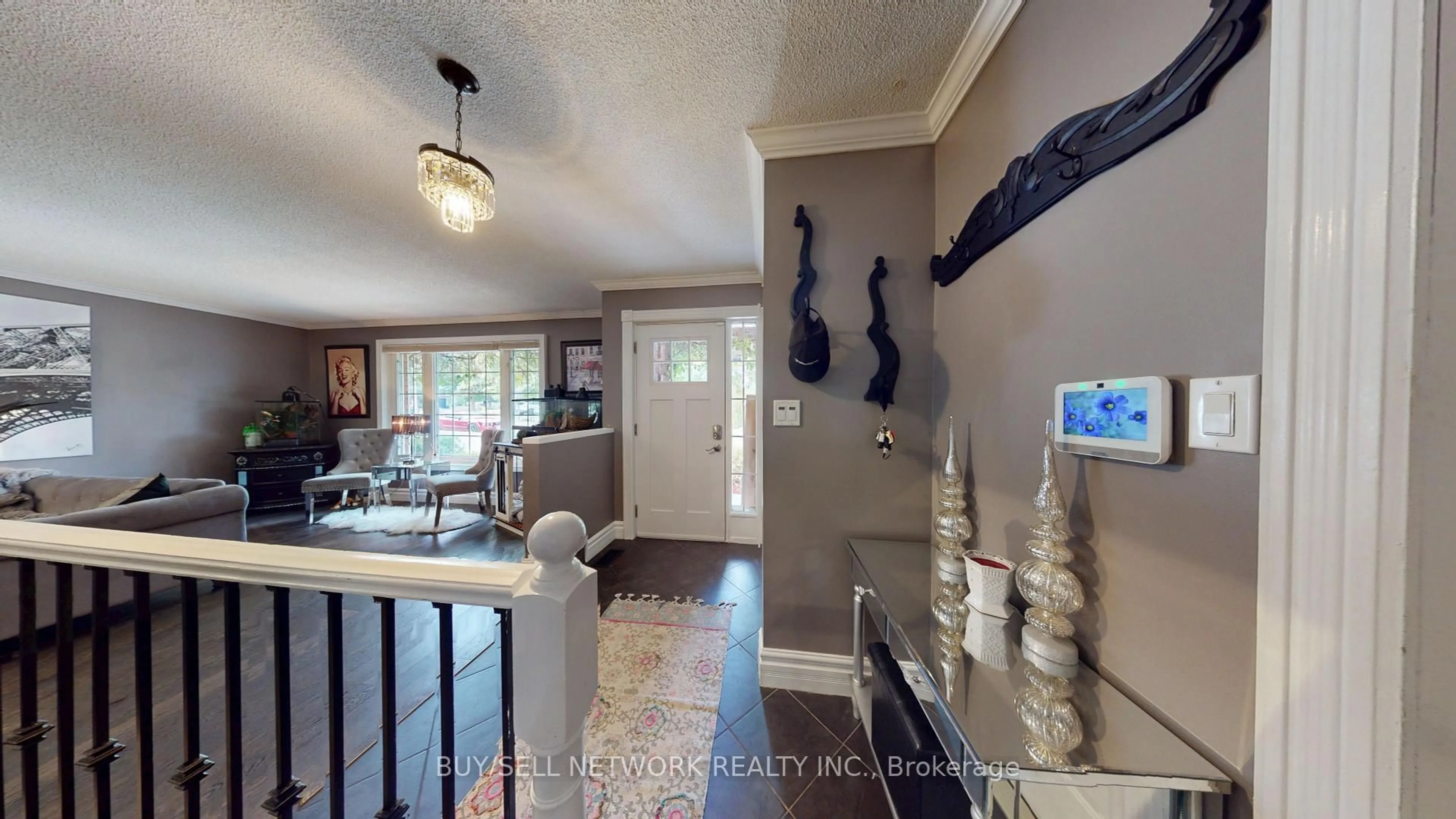 Indoor entryway for 2504 Idyllwood Cres, Peterborough East Ontario K9L 1Y9