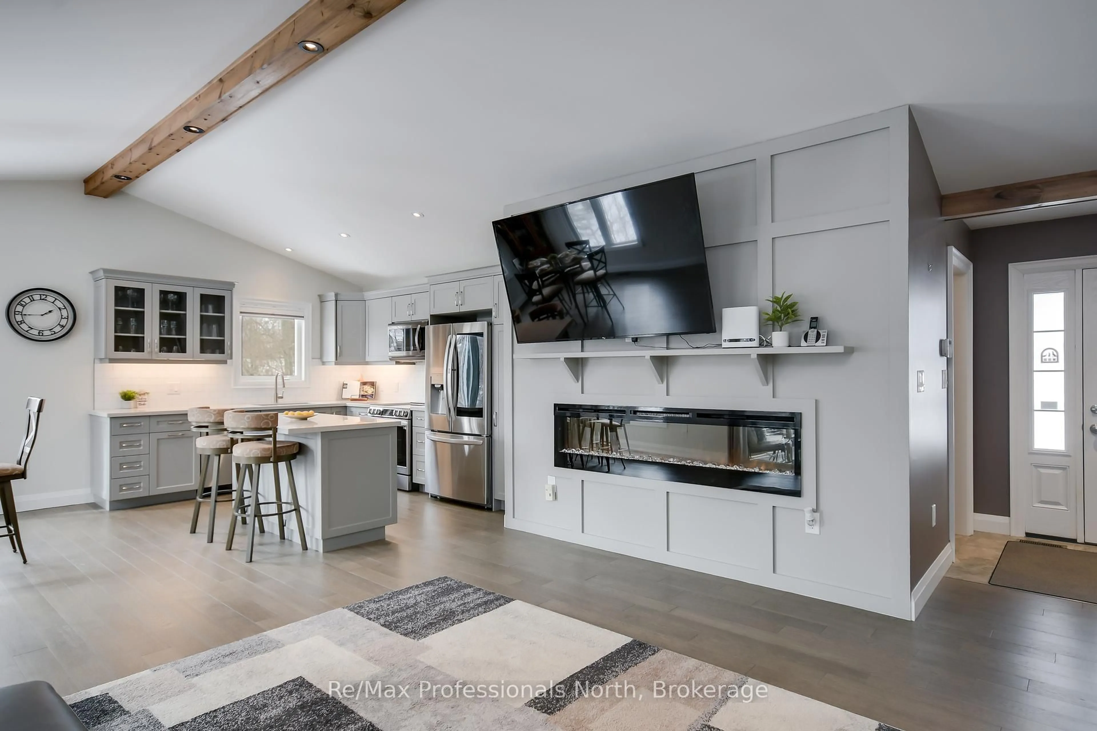 Open concept kitchen, unknown for 90 Ann St, Bracebridge Ontario P1L 1M1