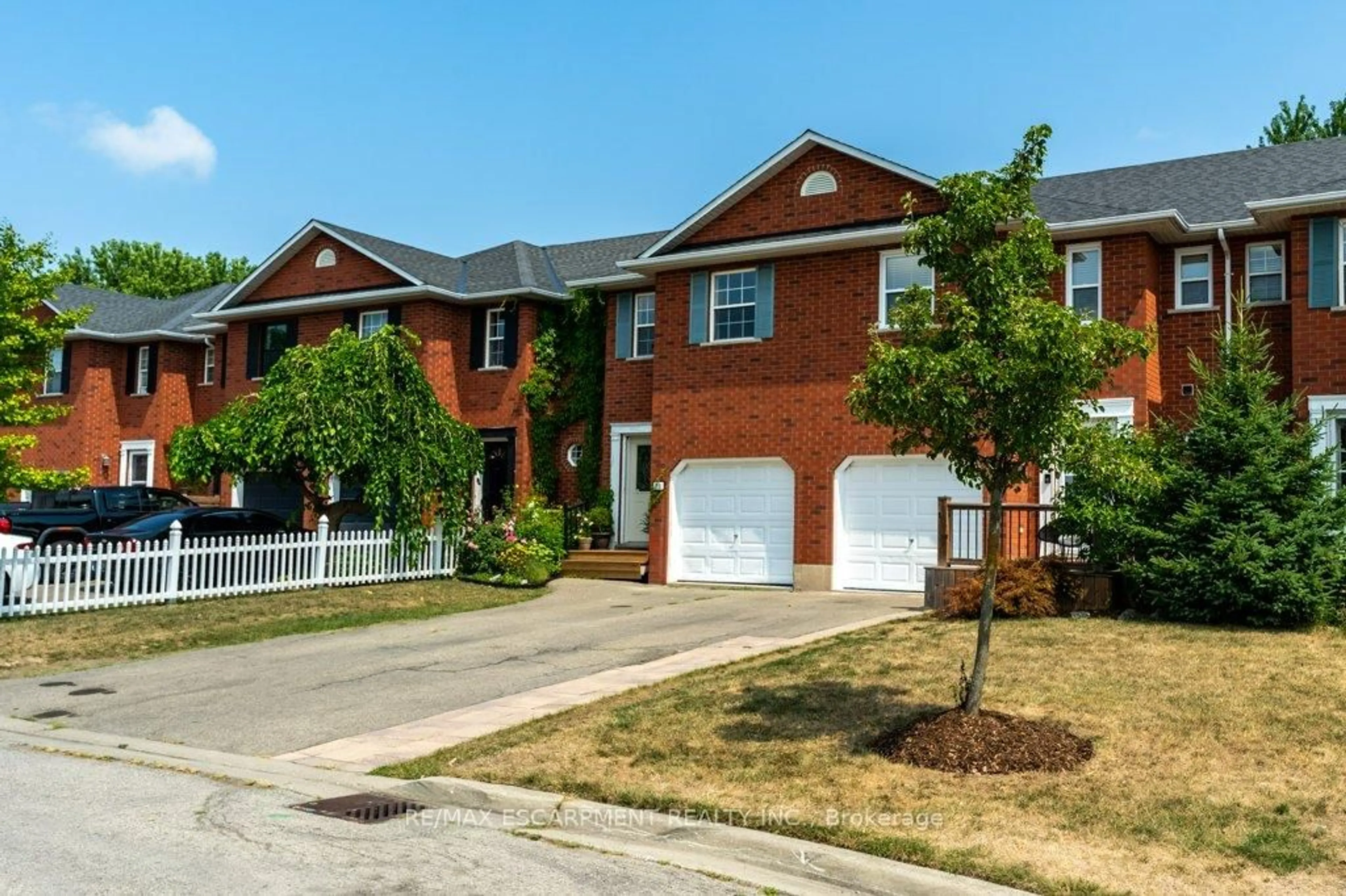 Home with brick exterior material, street for 26 Swayze Crt, West Lincoln Ontario L0R 2A0