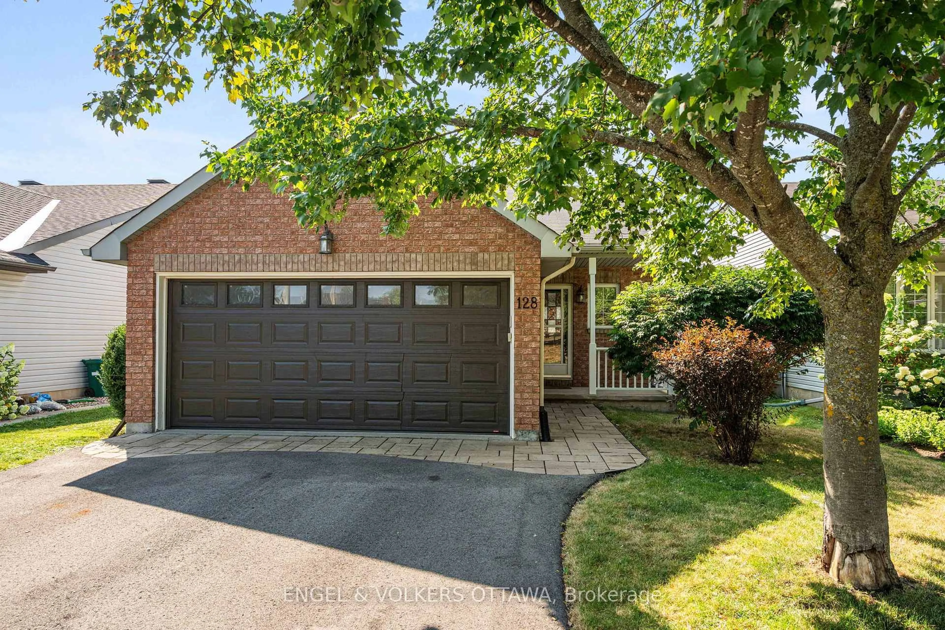 Home with brick exterior material, street for 128 Grandpark Circ, Ottawa Ontario K1G 6R5