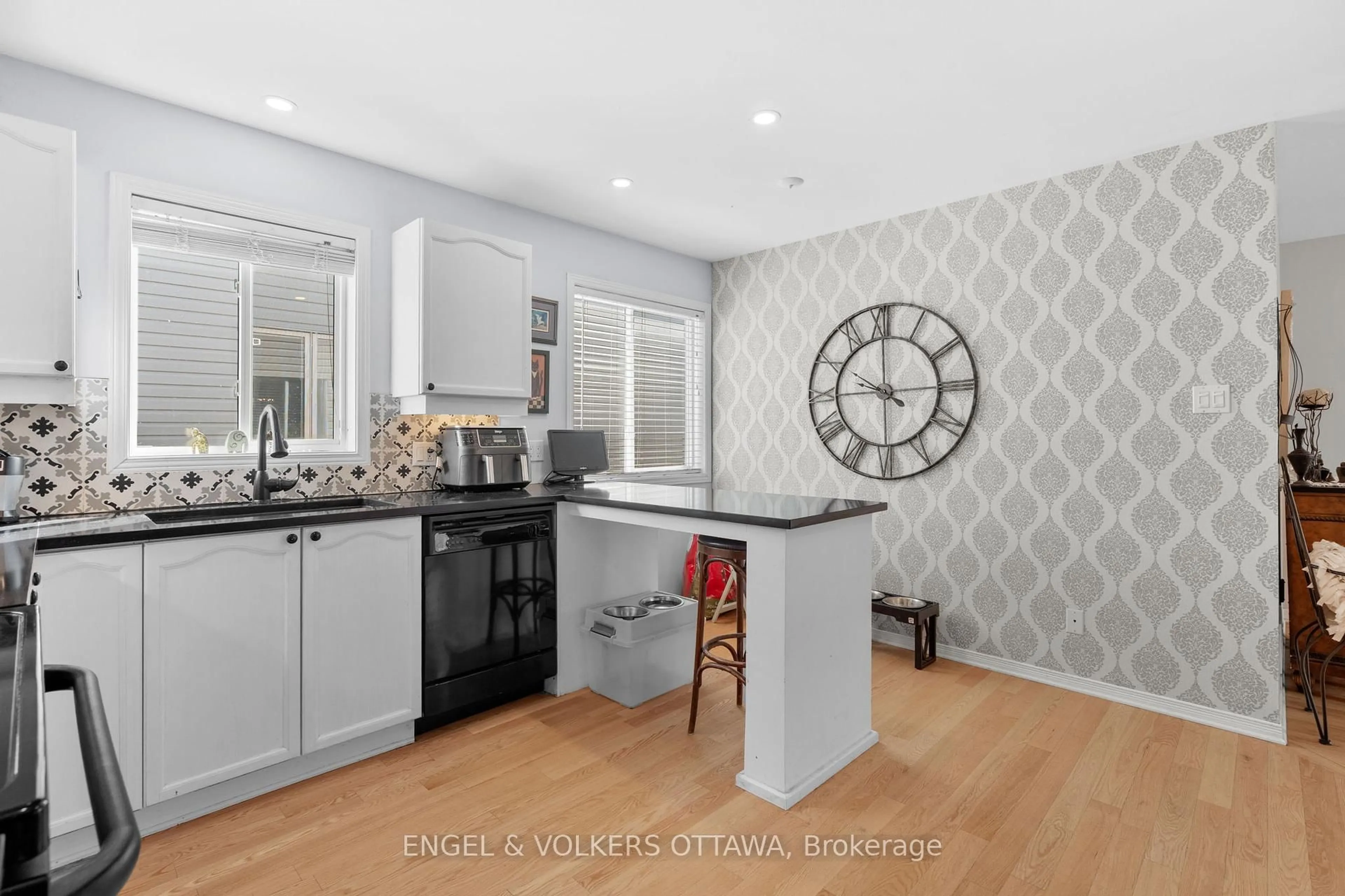 Open concept kitchen, unknown for 128 Grandpark Circ, Ottawa Ontario K1G 6R5