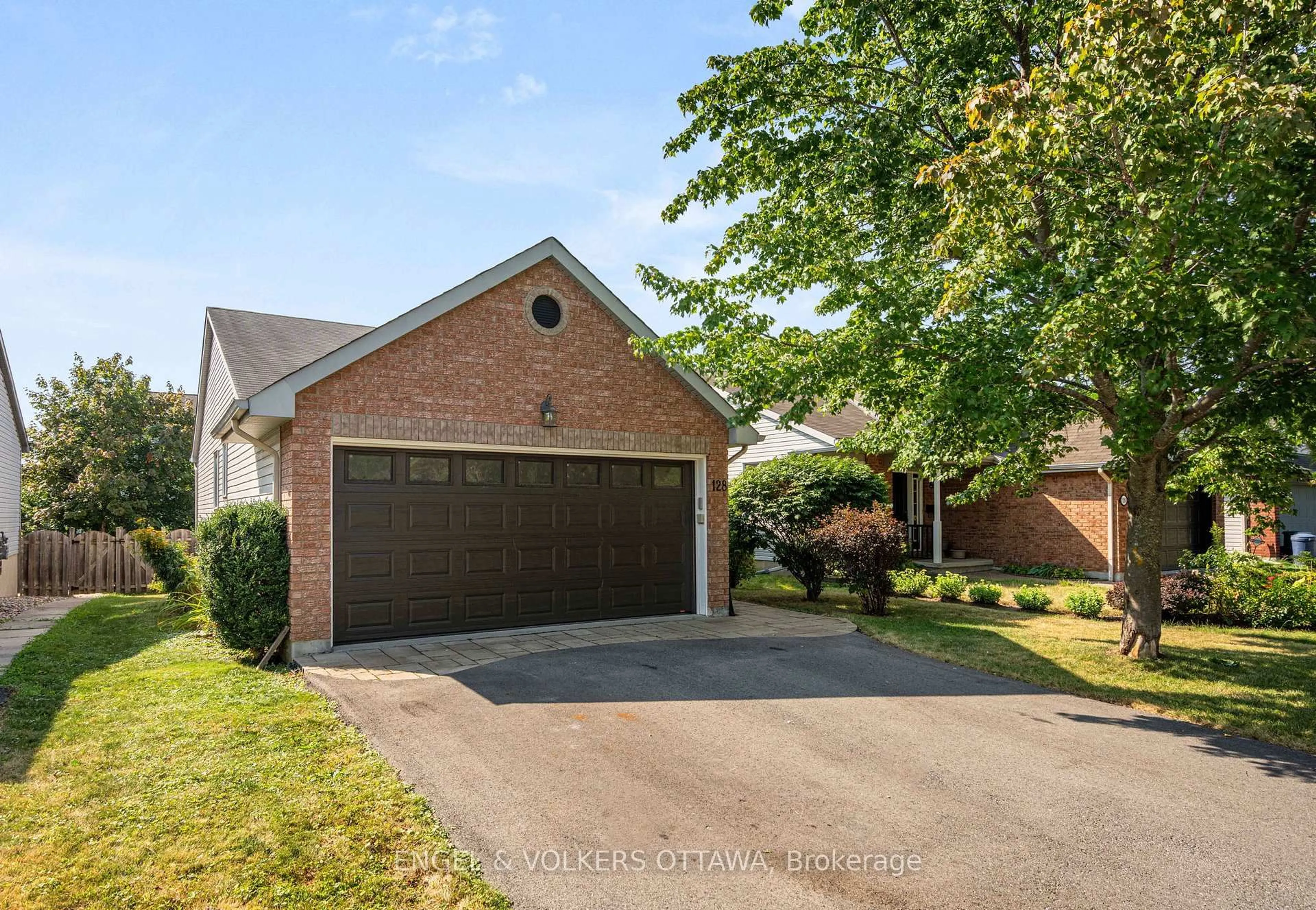 Home with brick exterior material, street for 128 Grandpark Circ, Ottawa Ontario K1G 6R5