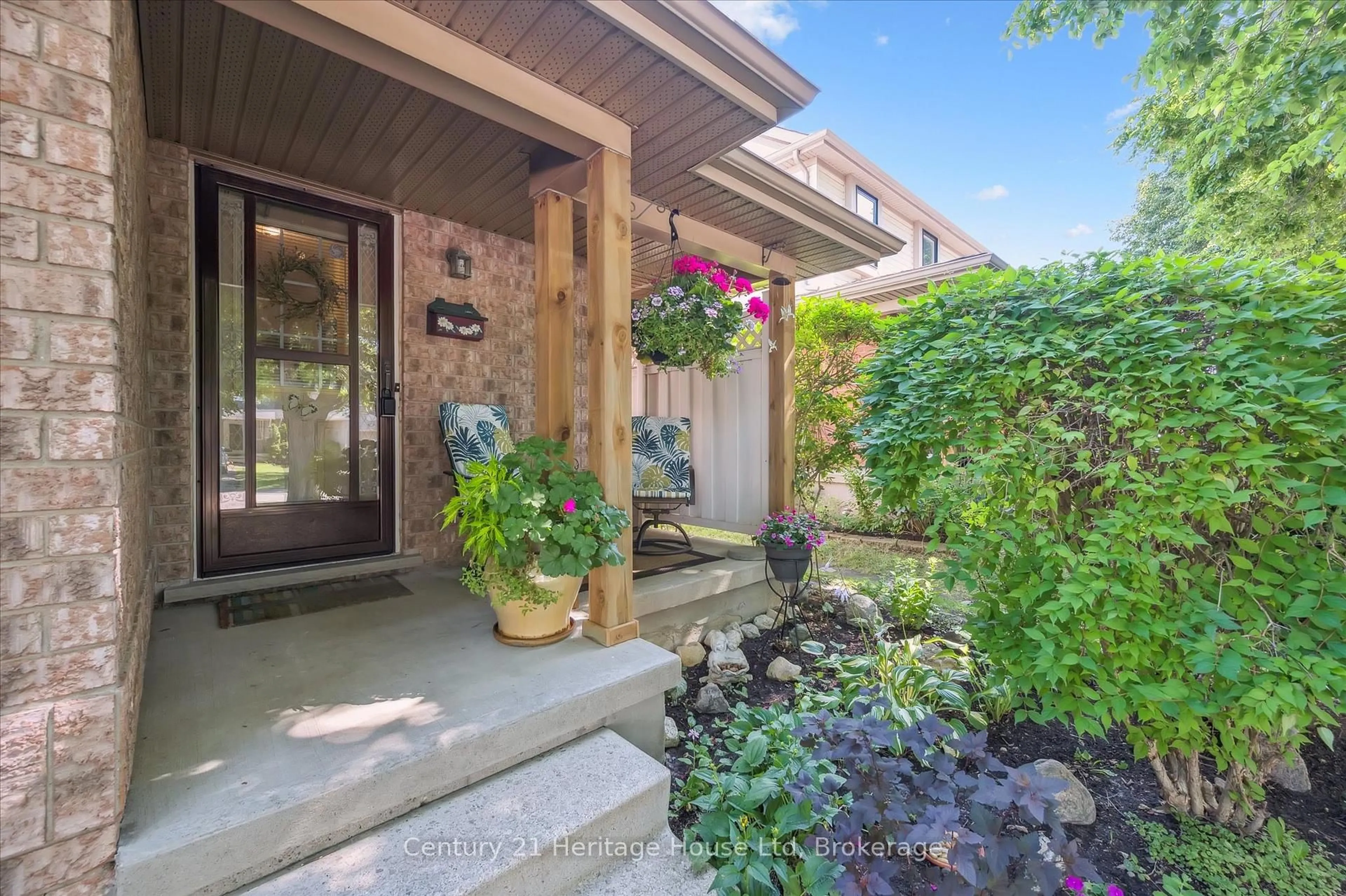Indoor entryway for 229 Silurian Dr, Guelph Ontario N1E 7B8