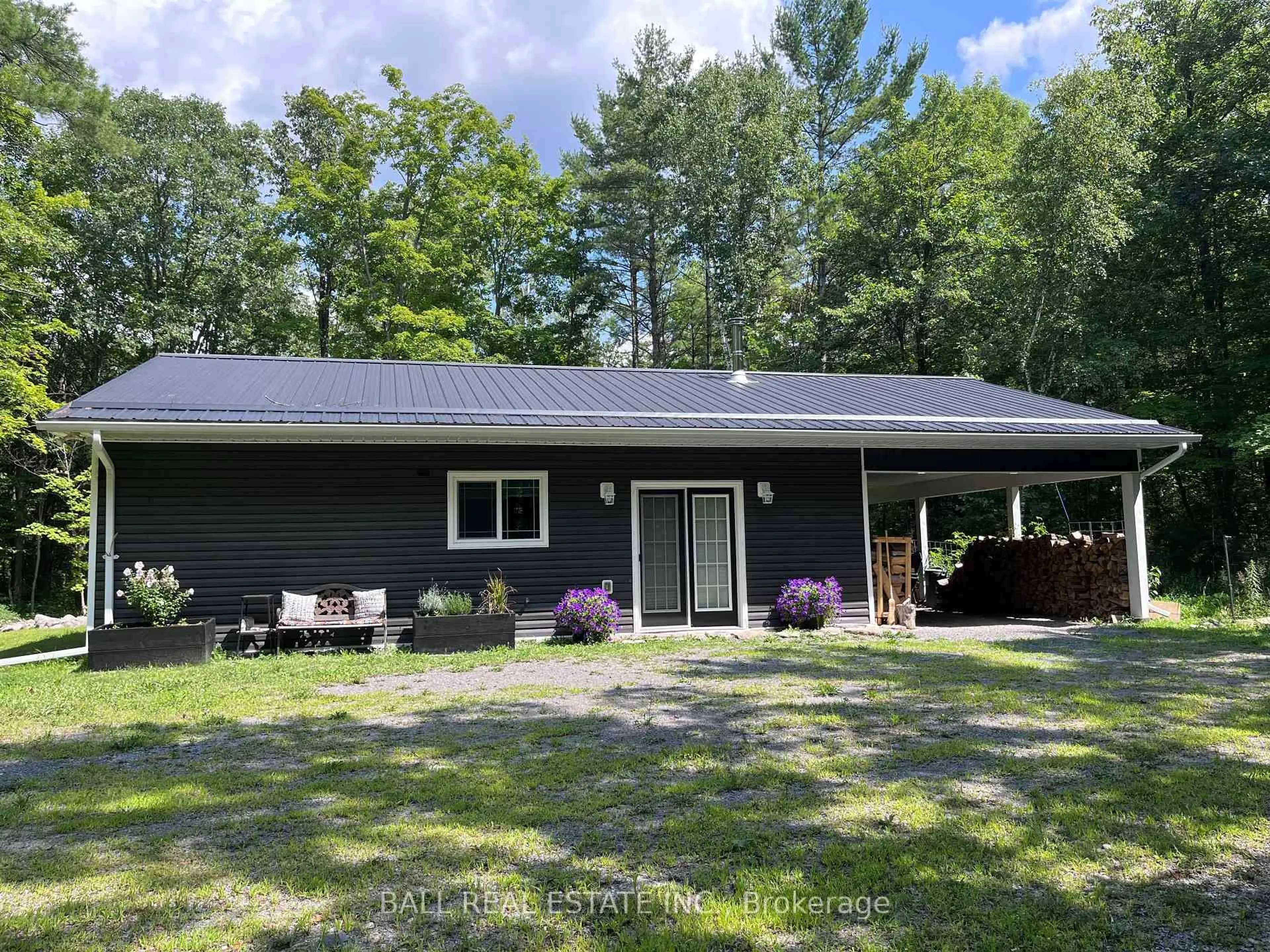 Home with vinyl exterior material, unknown for 1163 2nd Line Belmont, Havelock-Belmont-Methuen Ontario K0L 1Z0