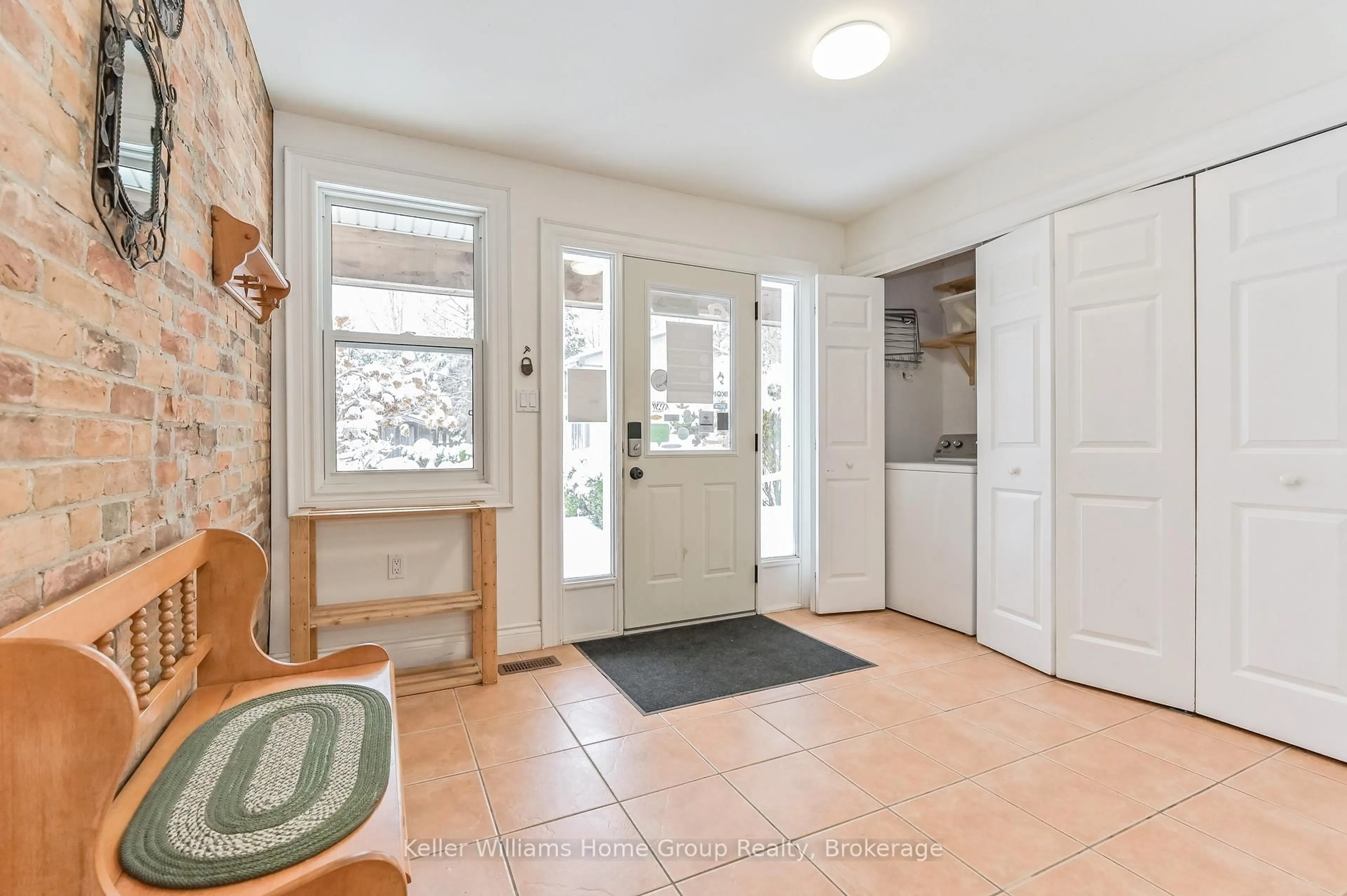 Indoor entryway for 6783 Gerrie Rd, Centre Wellington Ontario N0B 1S0