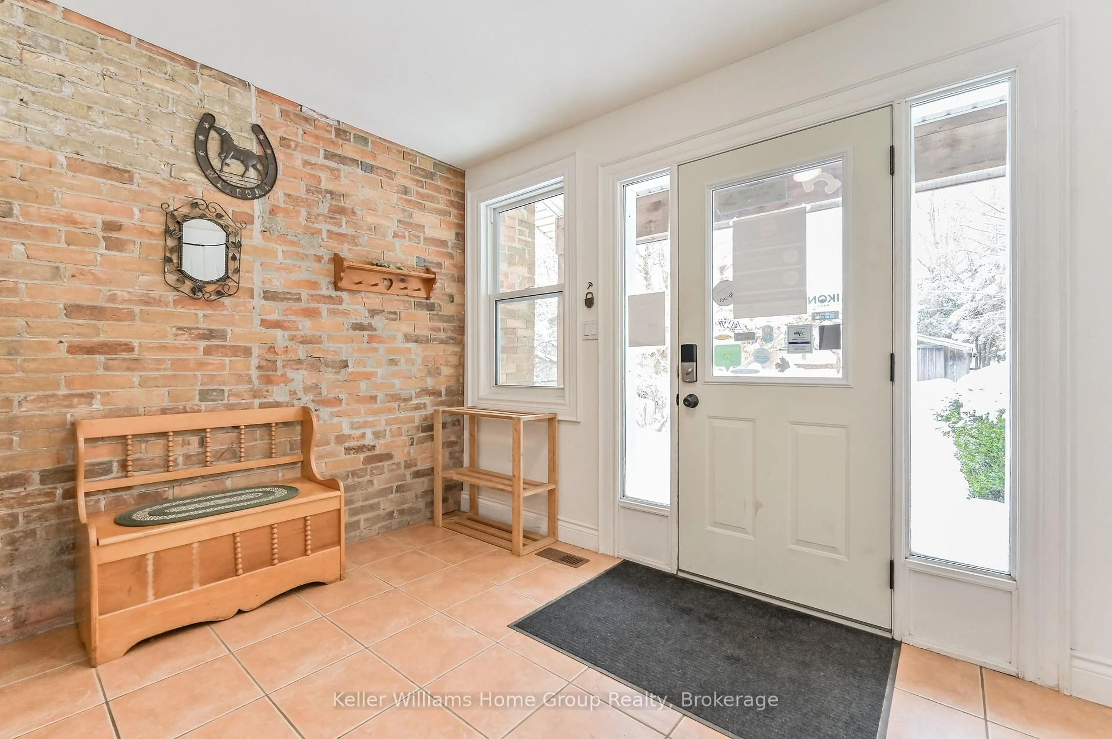 Indoor entryway for 6783 Gerrie Rd, Centre Wellington Ontario N0B 1S0