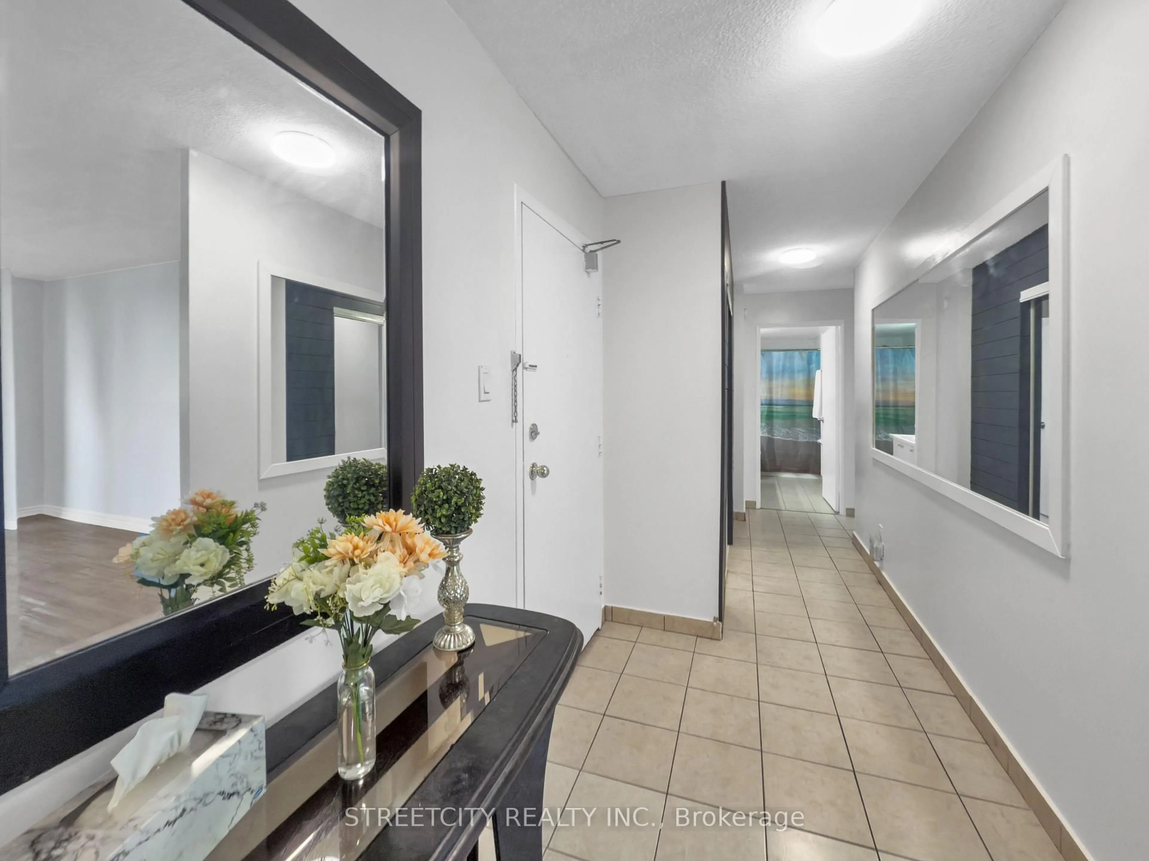 Indoor entryway for 1103 Jalna Blvd #203, London South Ontario N6E 2W8
