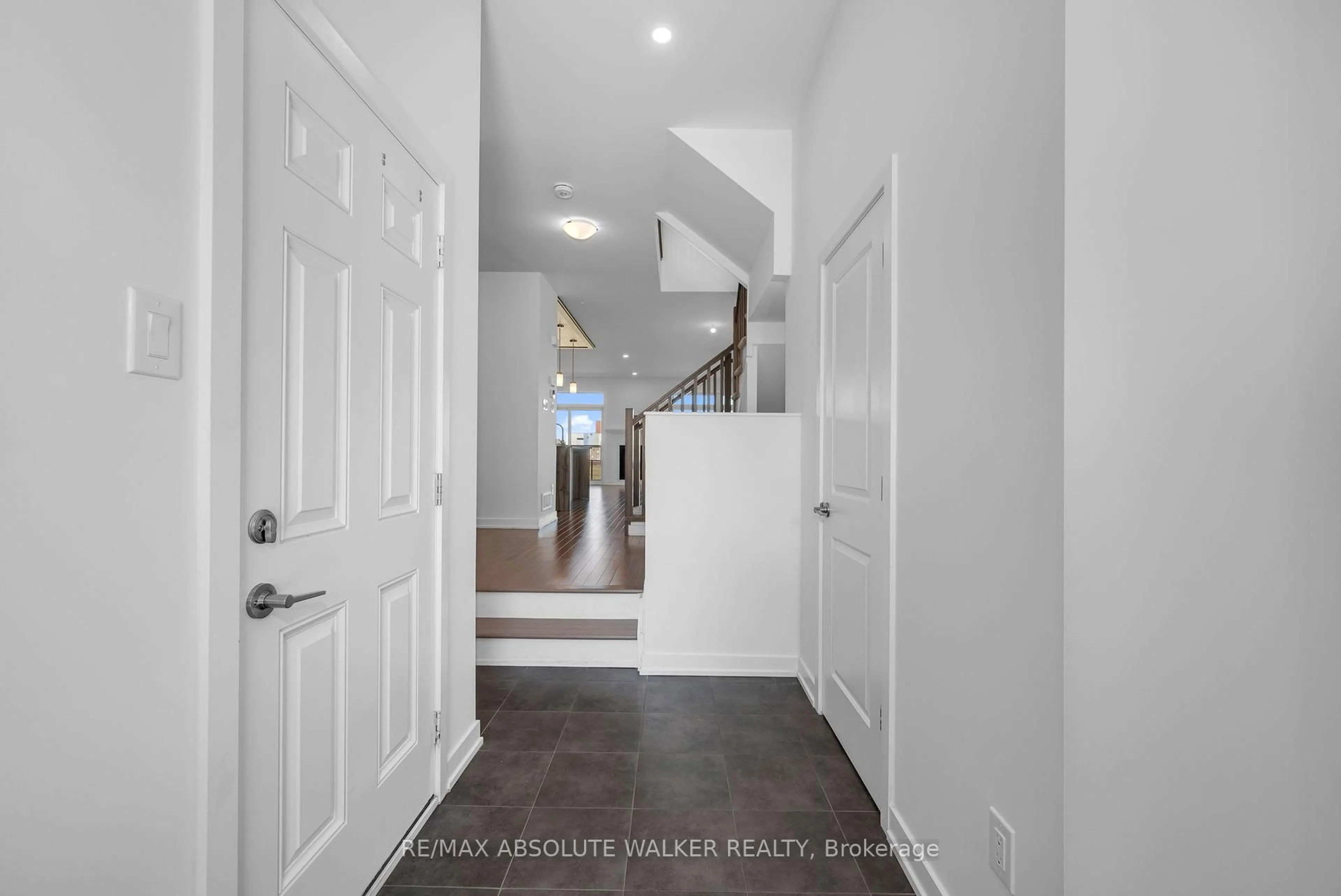 Indoor entryway for 235 Finsbury Ave, Ottawa Ontario K2S 2Y2