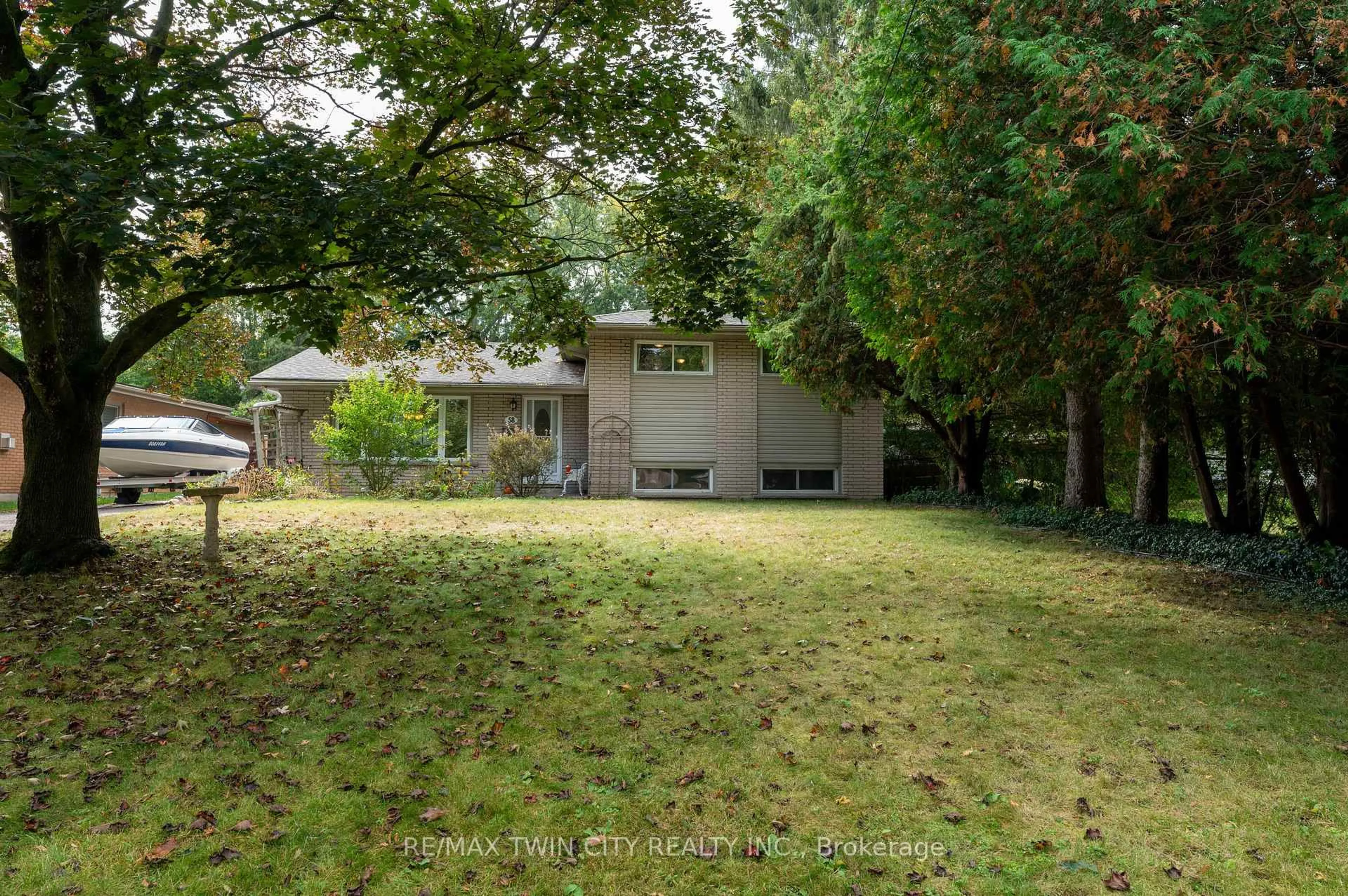A pic from outside/outdoor area/front of a property/back of a property/a pic from drone, street for 58 Kinnard Rd, Brantford Ontario N3T 1P9