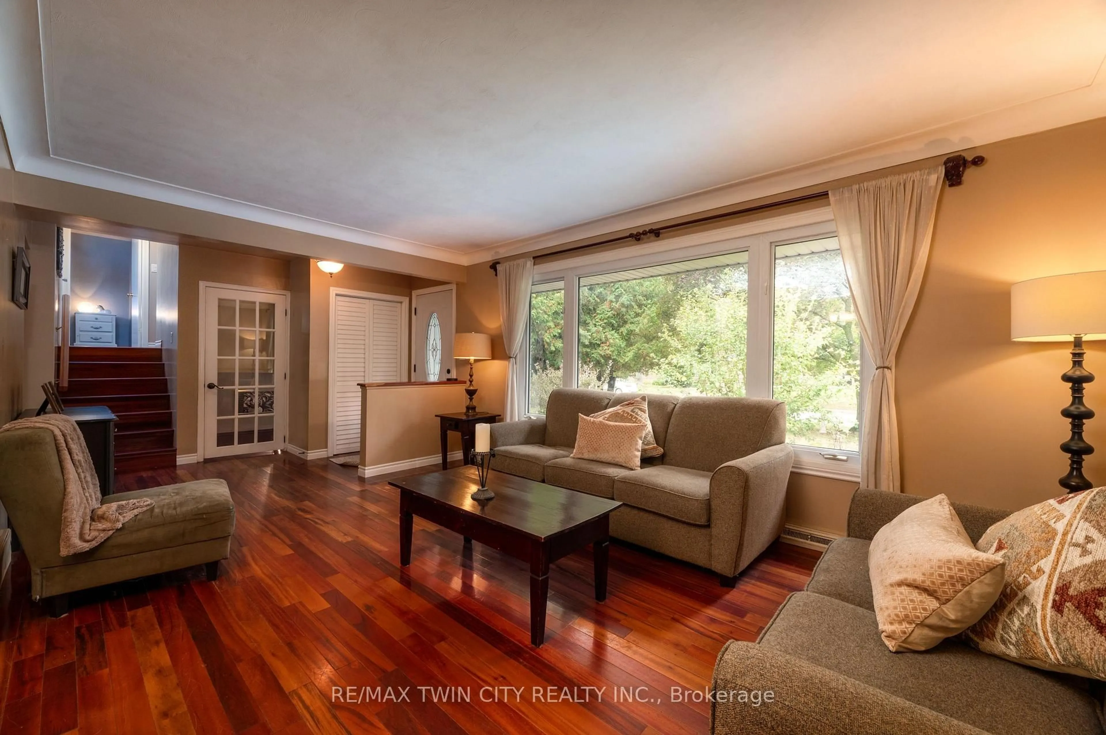 Living room with furniture, wood/laminate floor for 58 Kinnard Rd, Brantford Ontario N3T 1P9