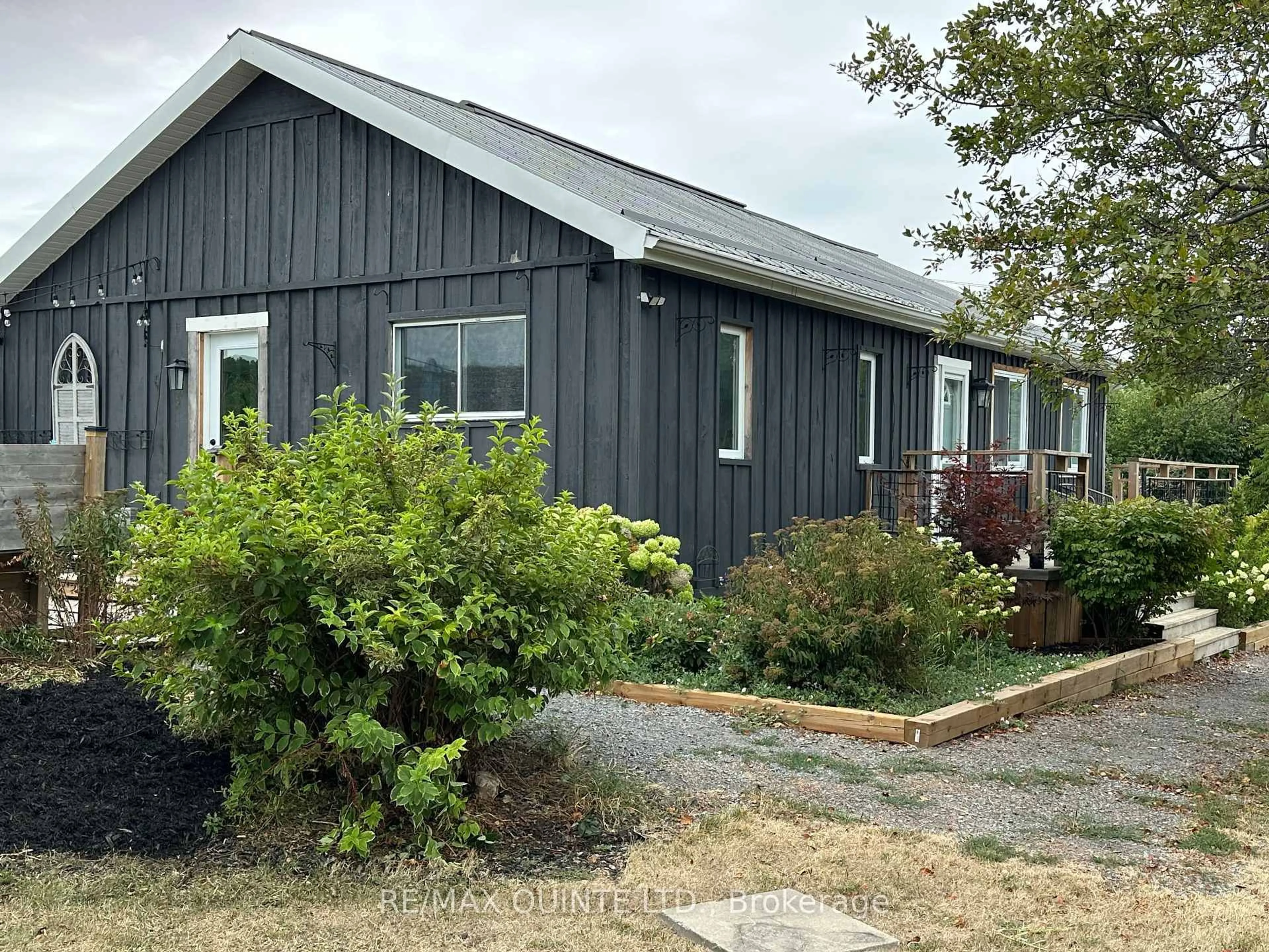 Home with vinyl exterior material, unknown for 12075 Loyalist Pkwy, Prince Edward County Ontario K0K 2T0