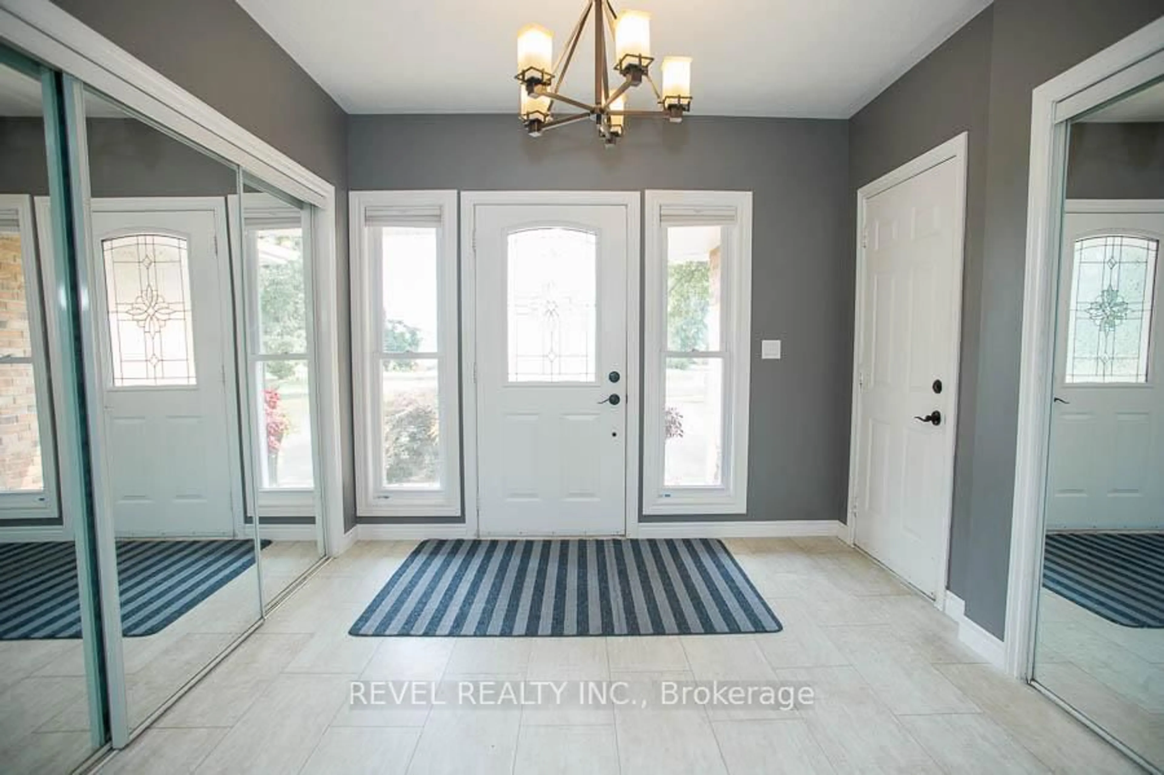 Indoor entryway for 1449 Windham Road 12, Norfolk Ontario N3Y 4K3