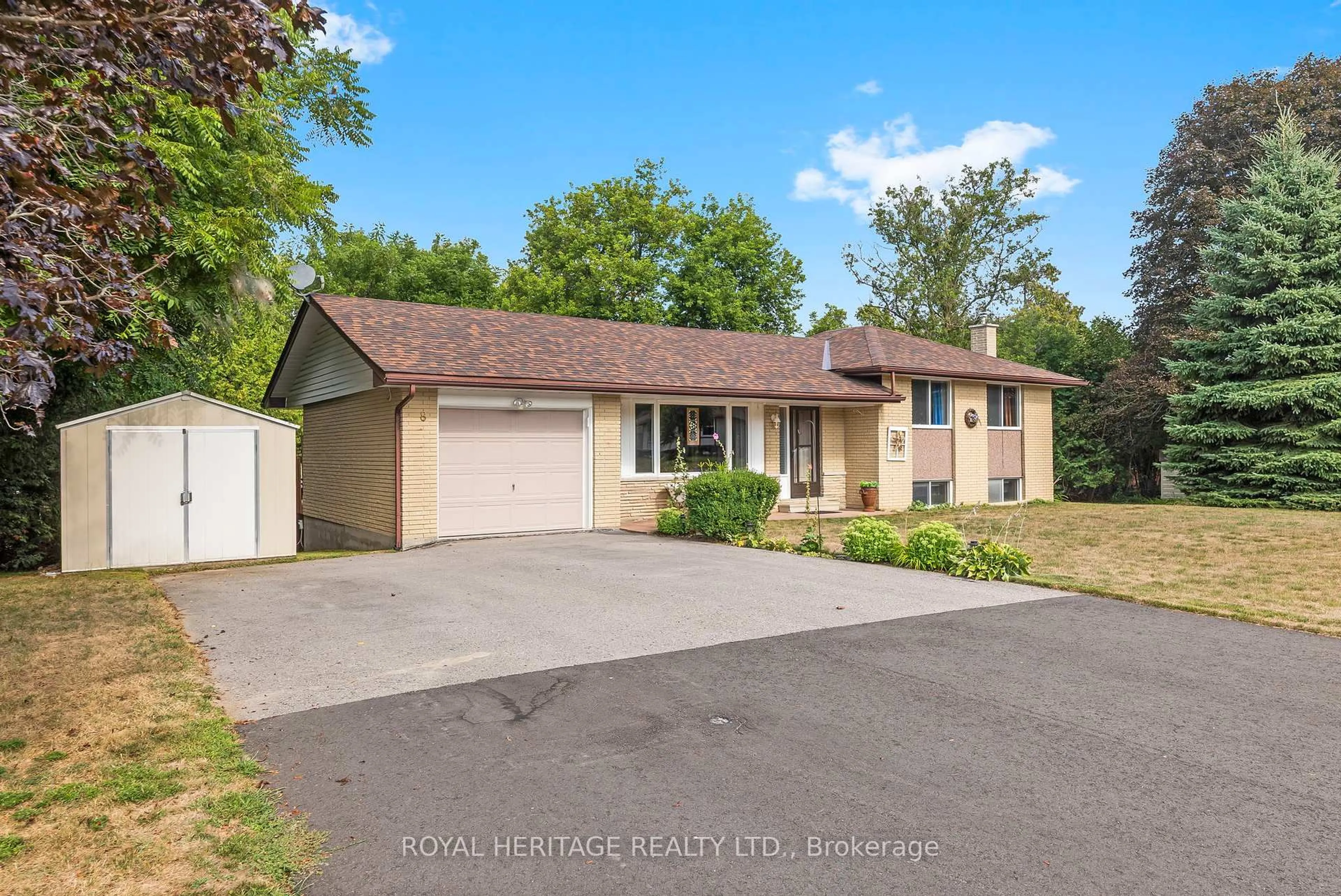 A pic from outside/outdoor area/front of a property/back of a property/a pic from drone, street for 8 Lisa Crt, Cavan Monaghan Ontario L0A 1G0
