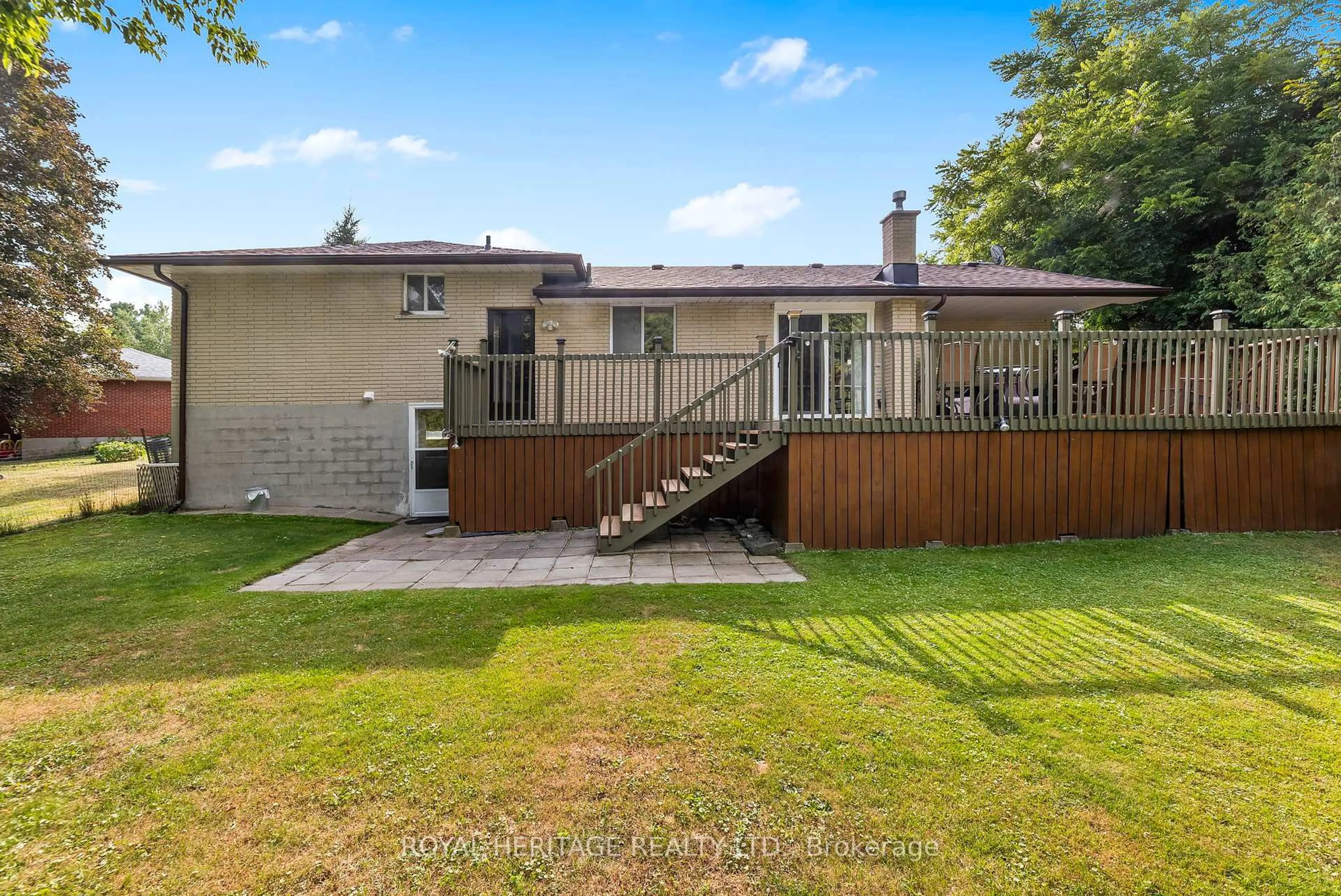 A pic from outside/outdoor area/front of a property/back of a property/a pic from drone, street for 8 Lisa Crt, Cavan Monaghan Ontario L0A 1G0