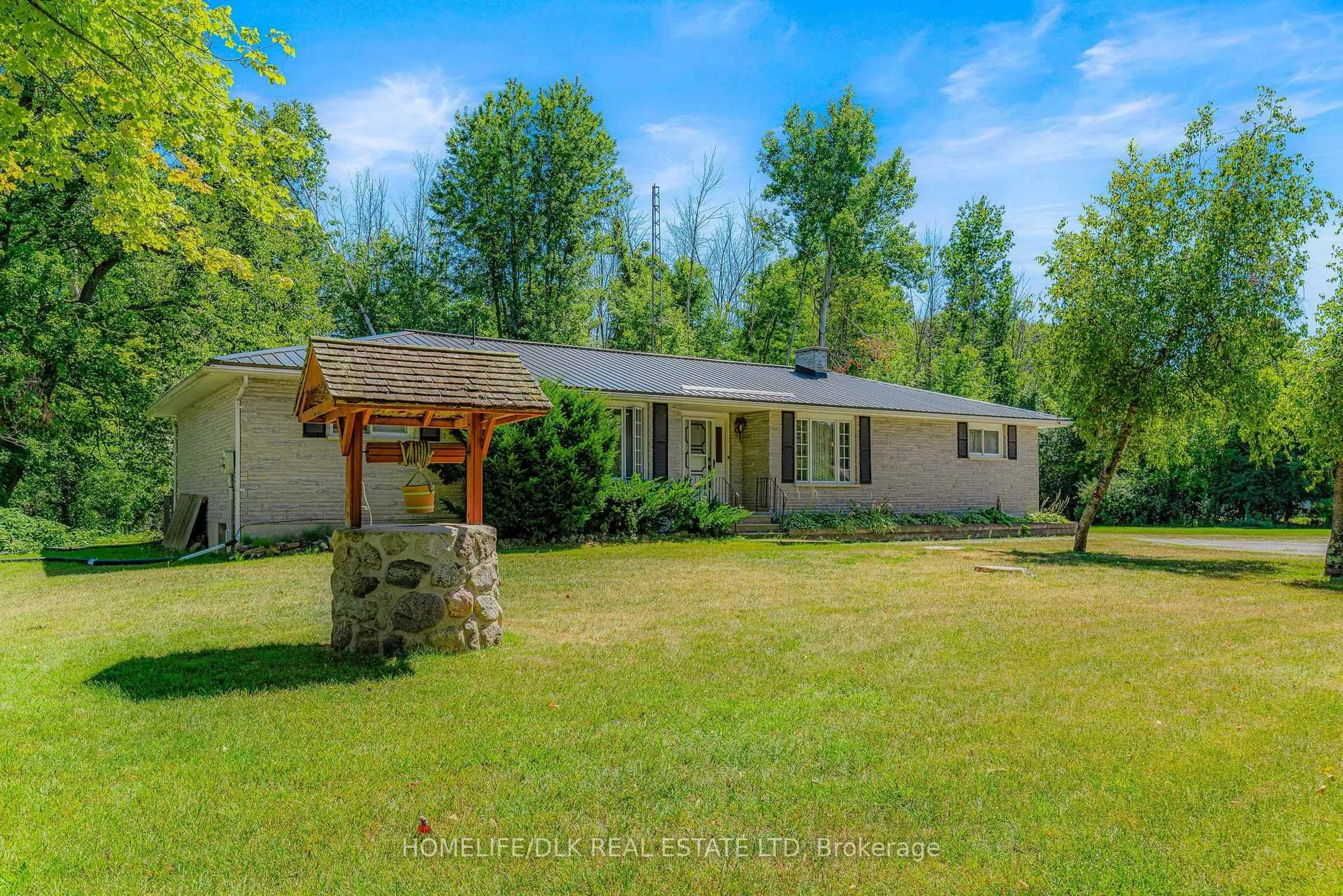 A pic from outside/outdoor area/front of a property/back of a property/a pic from drone, unknown for 2149 2nd Concession Rd, Augusta Ontario K6V 5T1