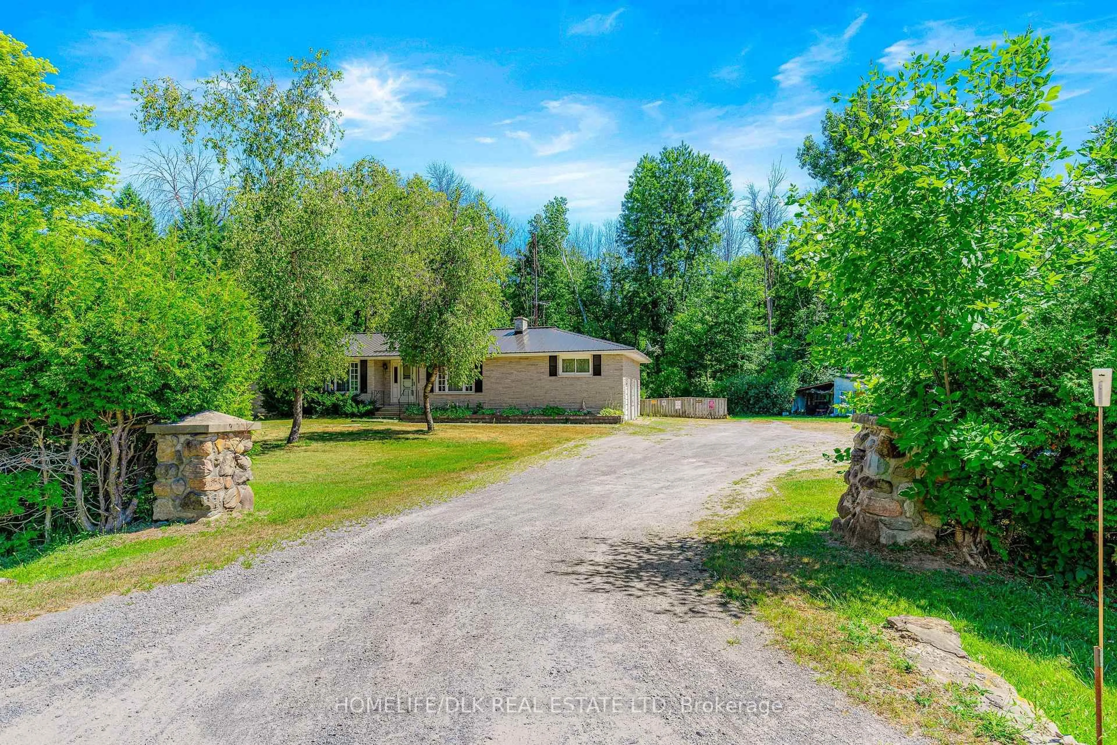 A pic from outside/outdoor area/front of a property/back of a property/a pic from drone, unknown for 2149 2nd Concession Rd, Augusta Ontario K6V 5T1