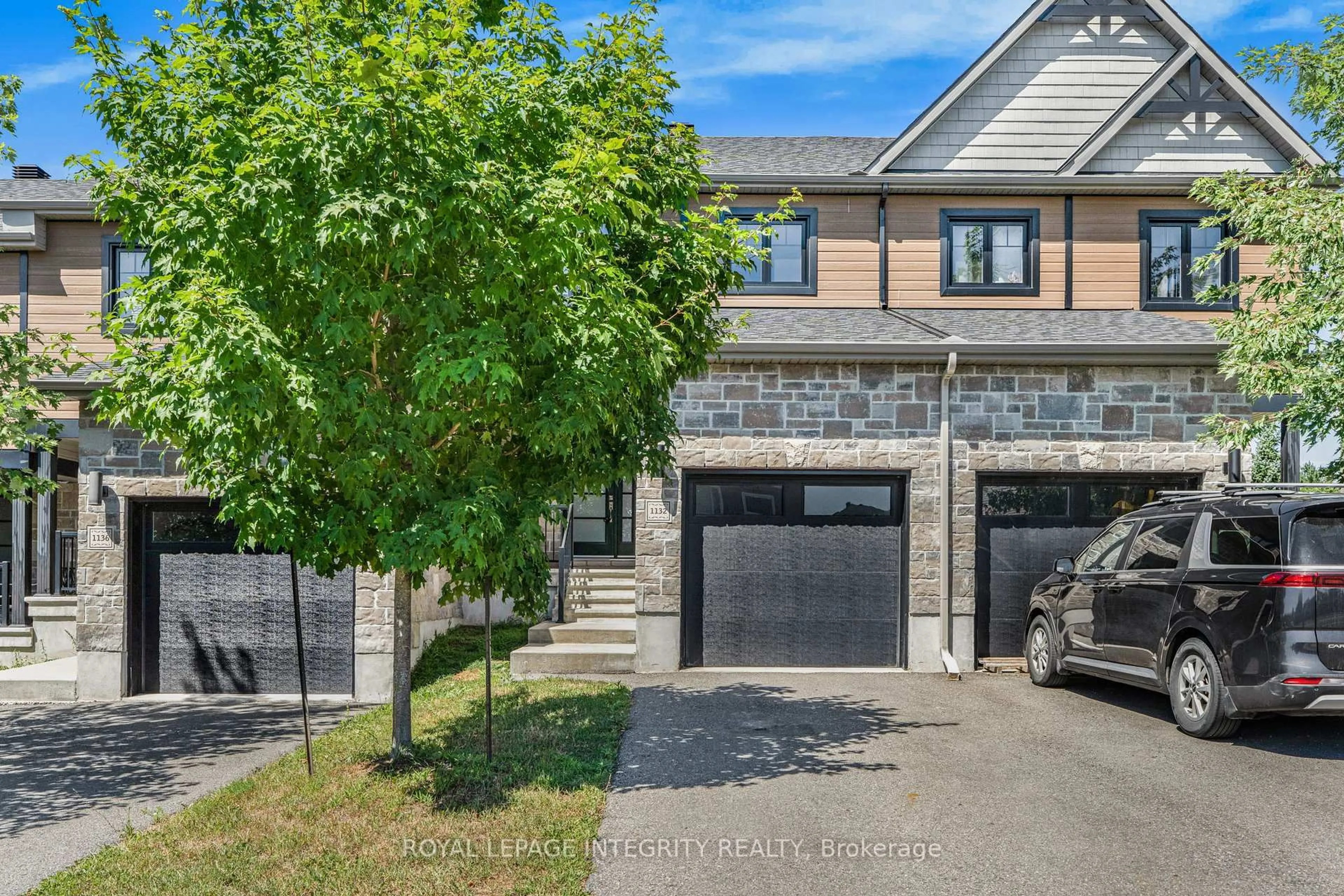 A pic from outside/outdoor area/front of a property/back of a property/a pic from drone, street for 1132 Docteur Corbeil Blvd, Clarence-Rockland Ontario K4K 1P6